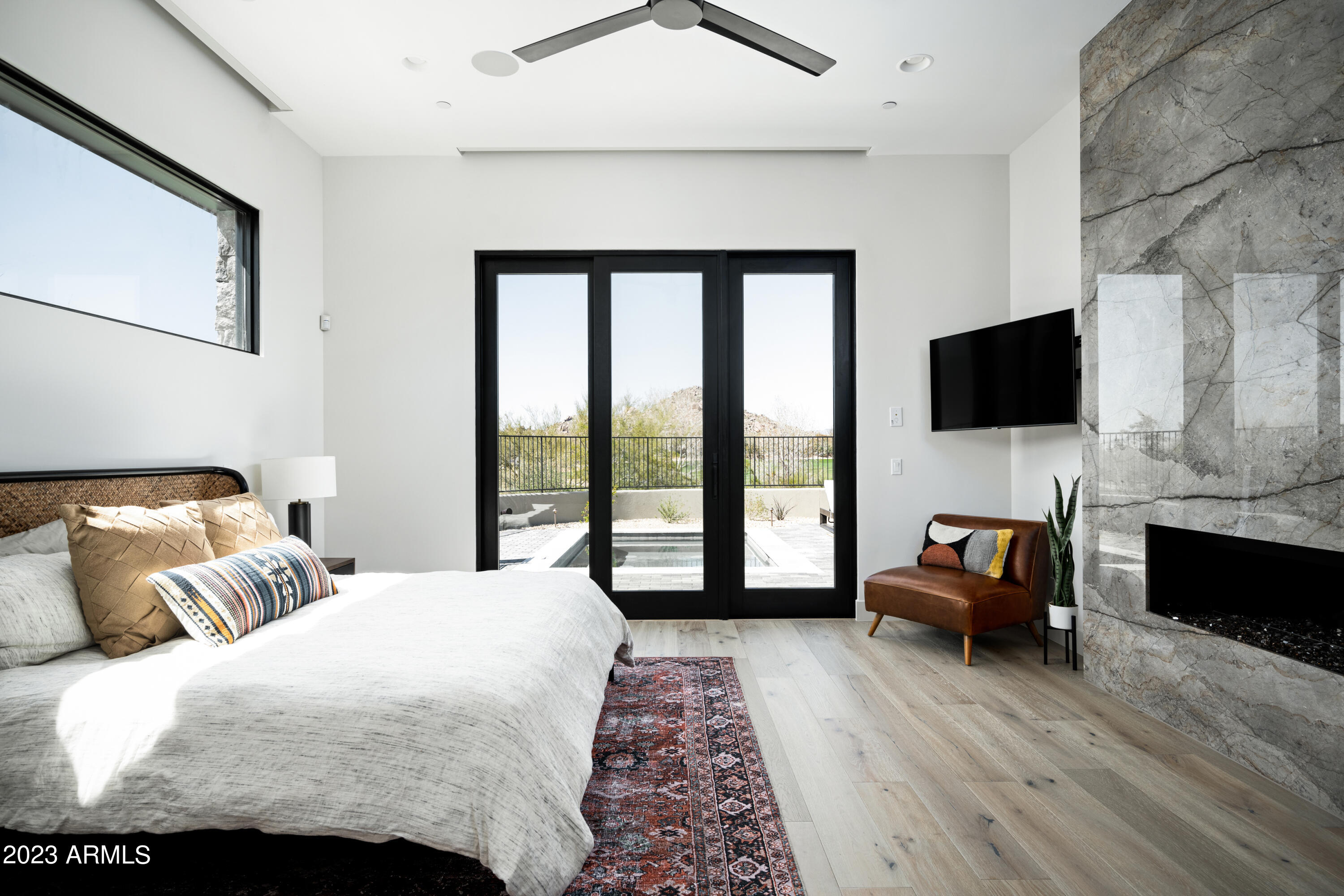WHISPER ROCK - Residential