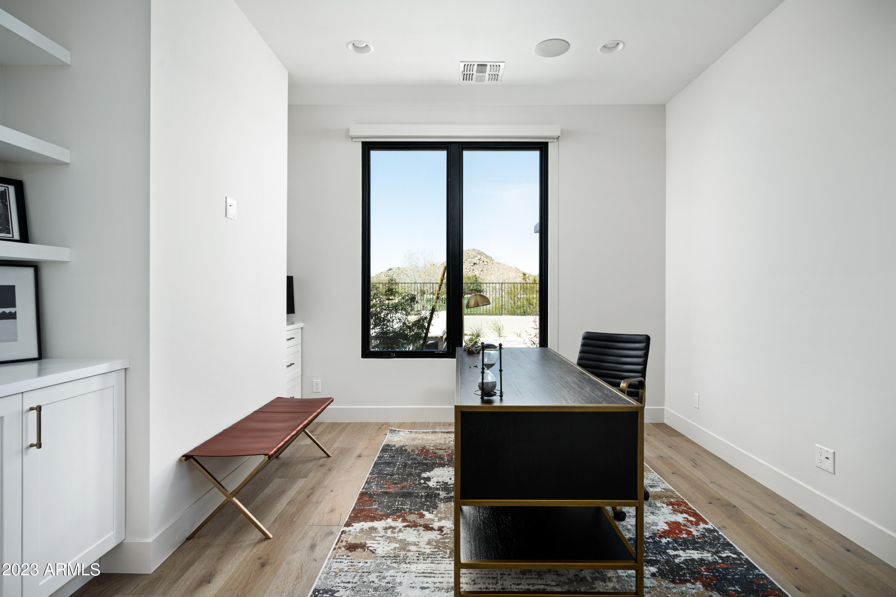 WHISPER ROCK - Residential