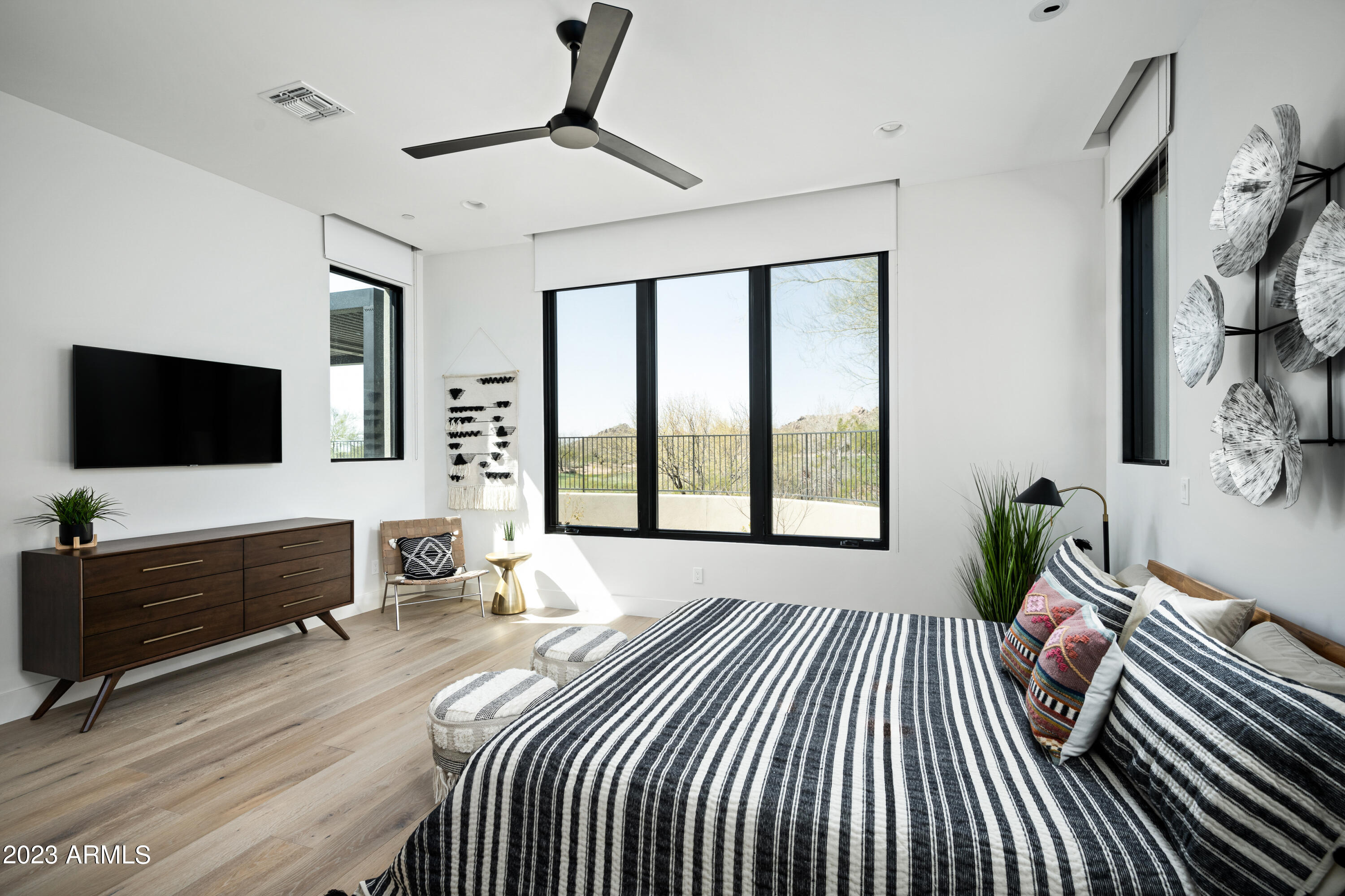 WHISPER ROCK - Residential