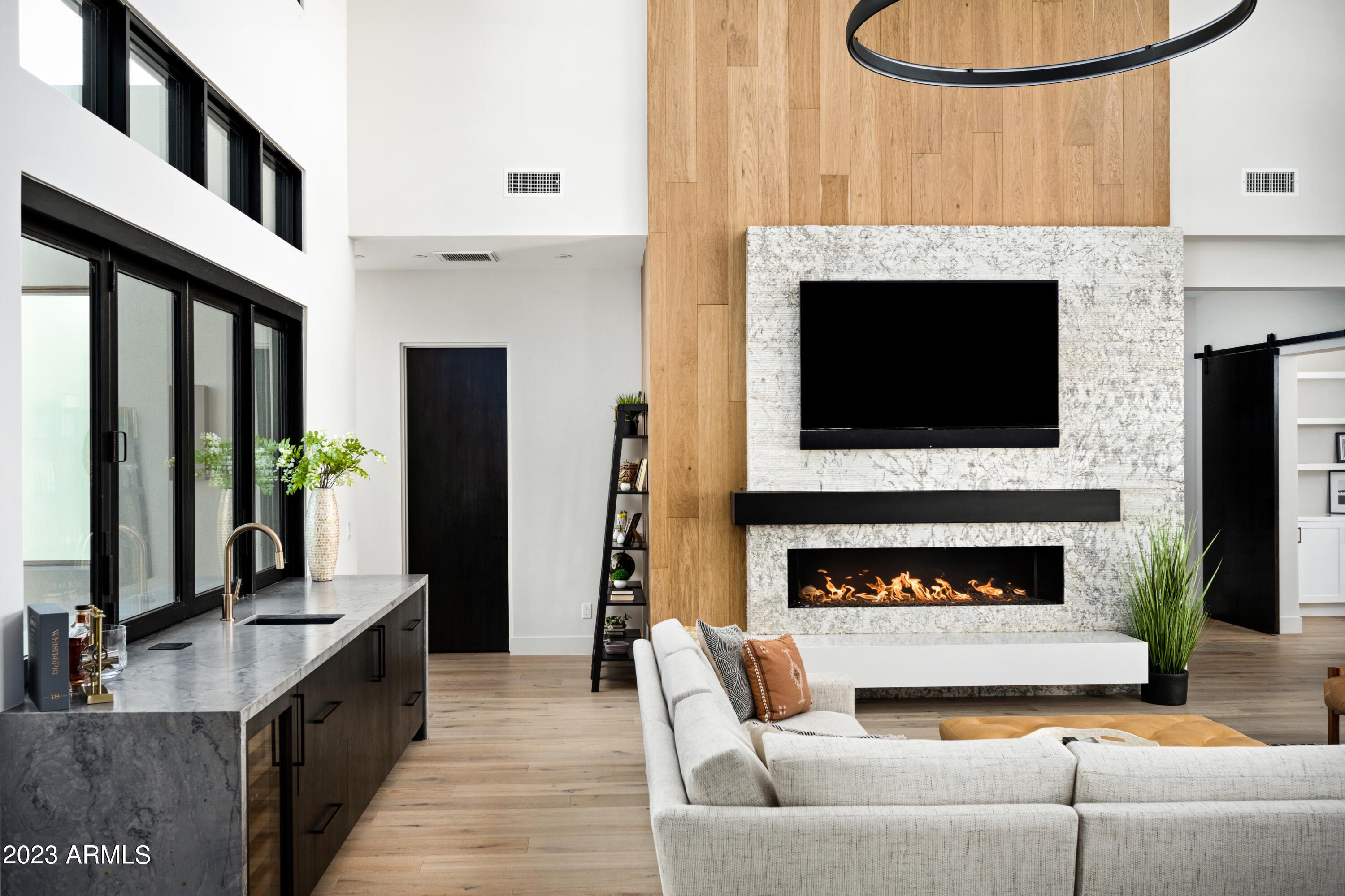 WHISPER ROCK - Residential