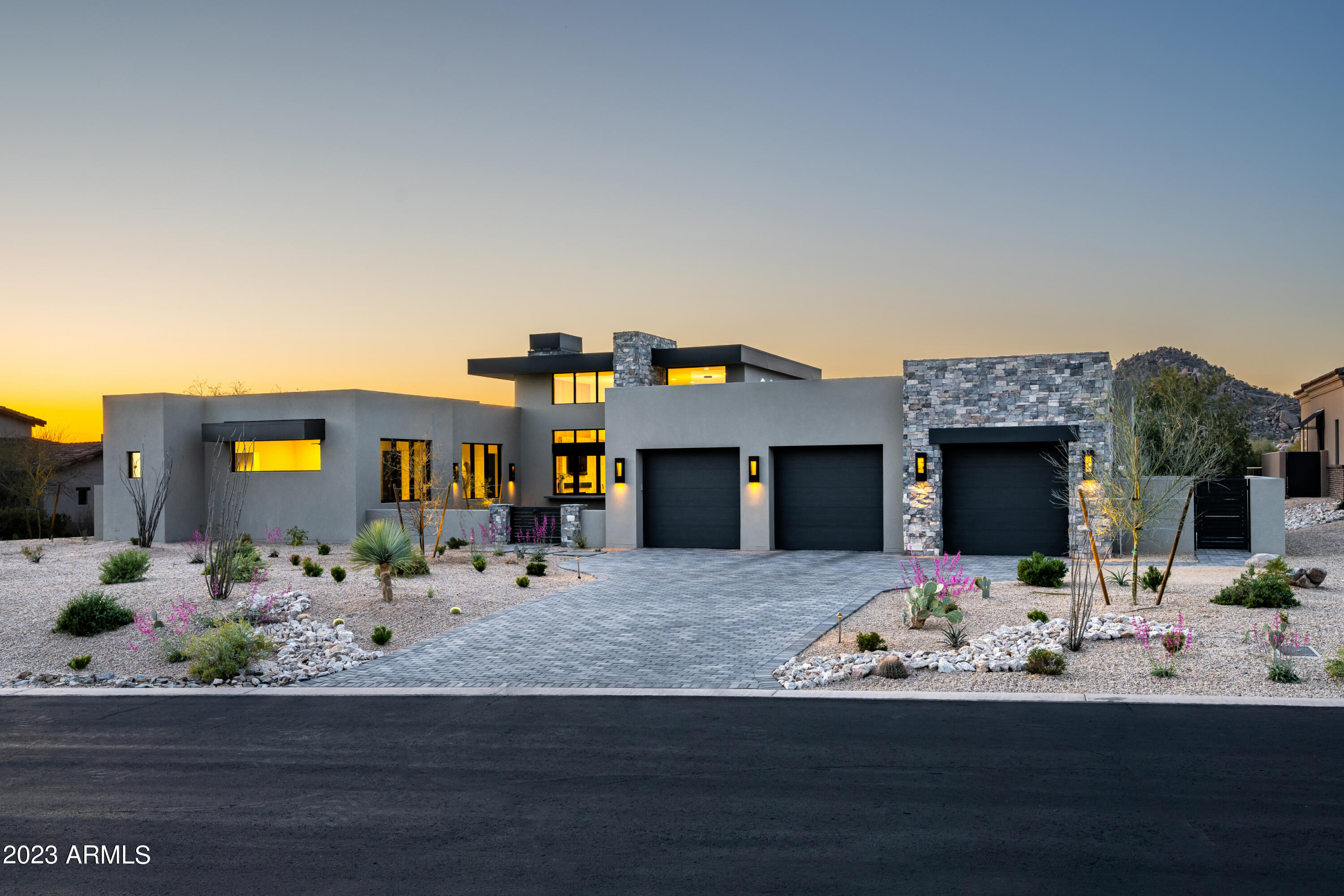 WHISPER ROCK - Residential