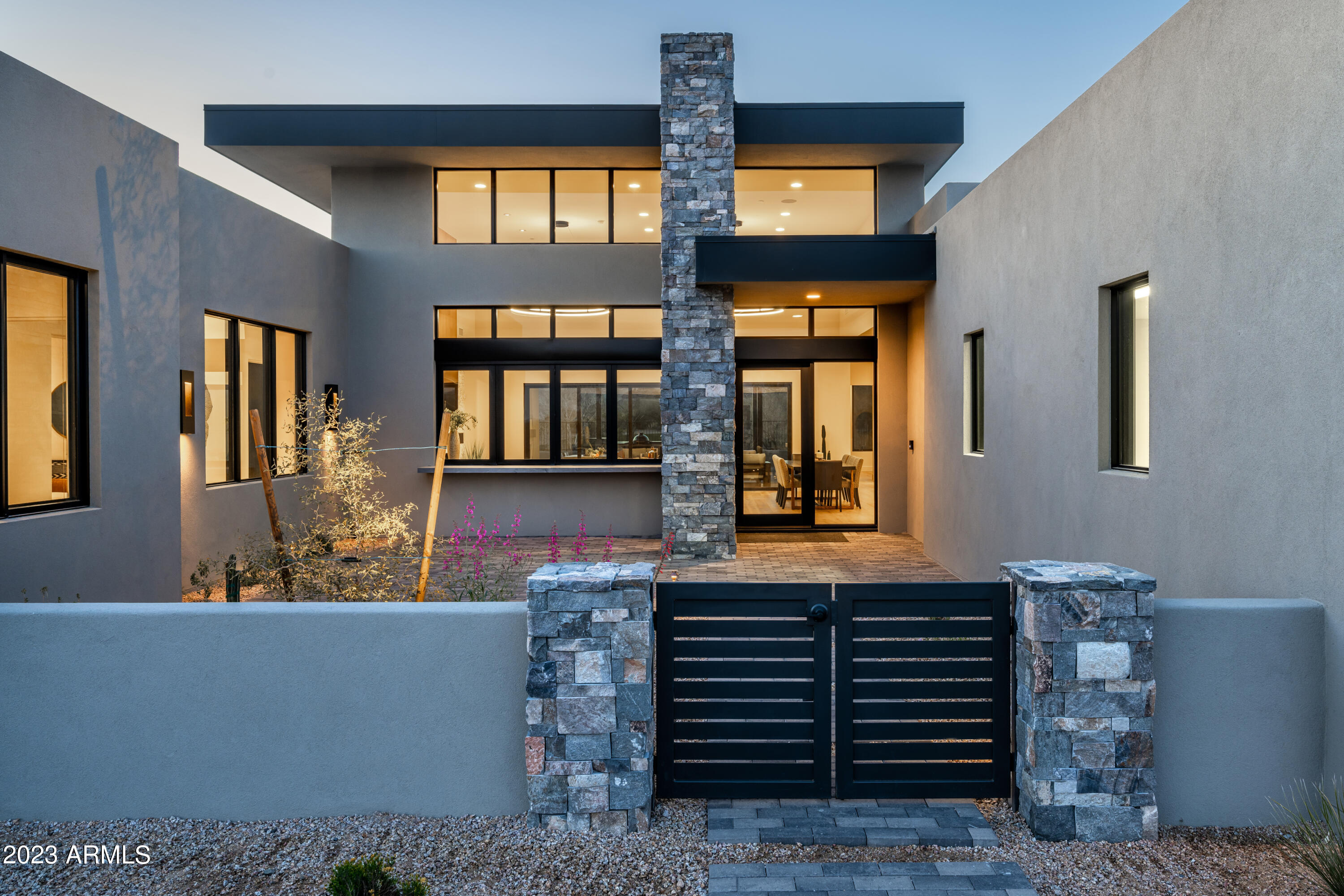 WHISPER ROCK - Residential