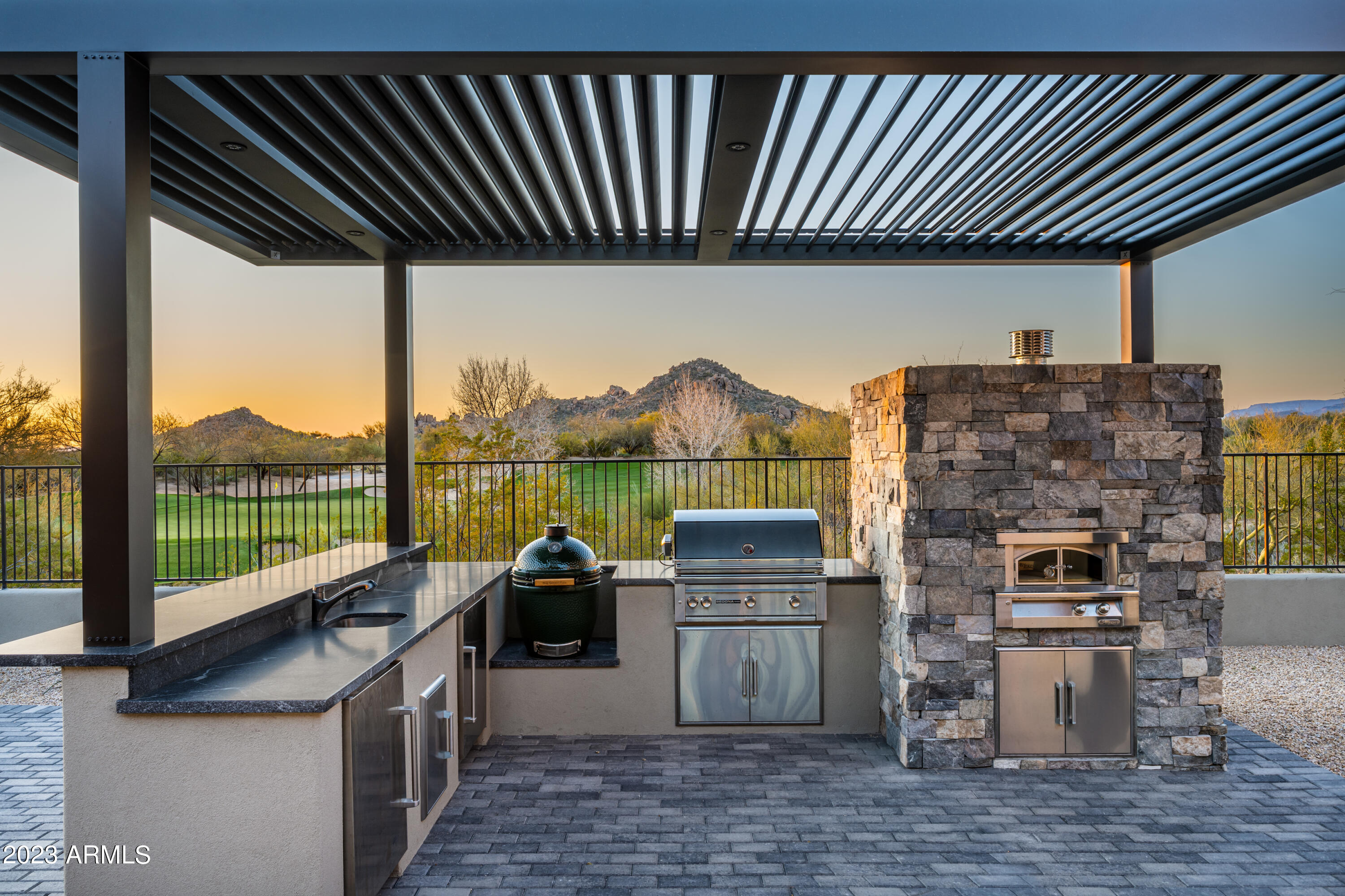 WHISPER ROCK - Residential