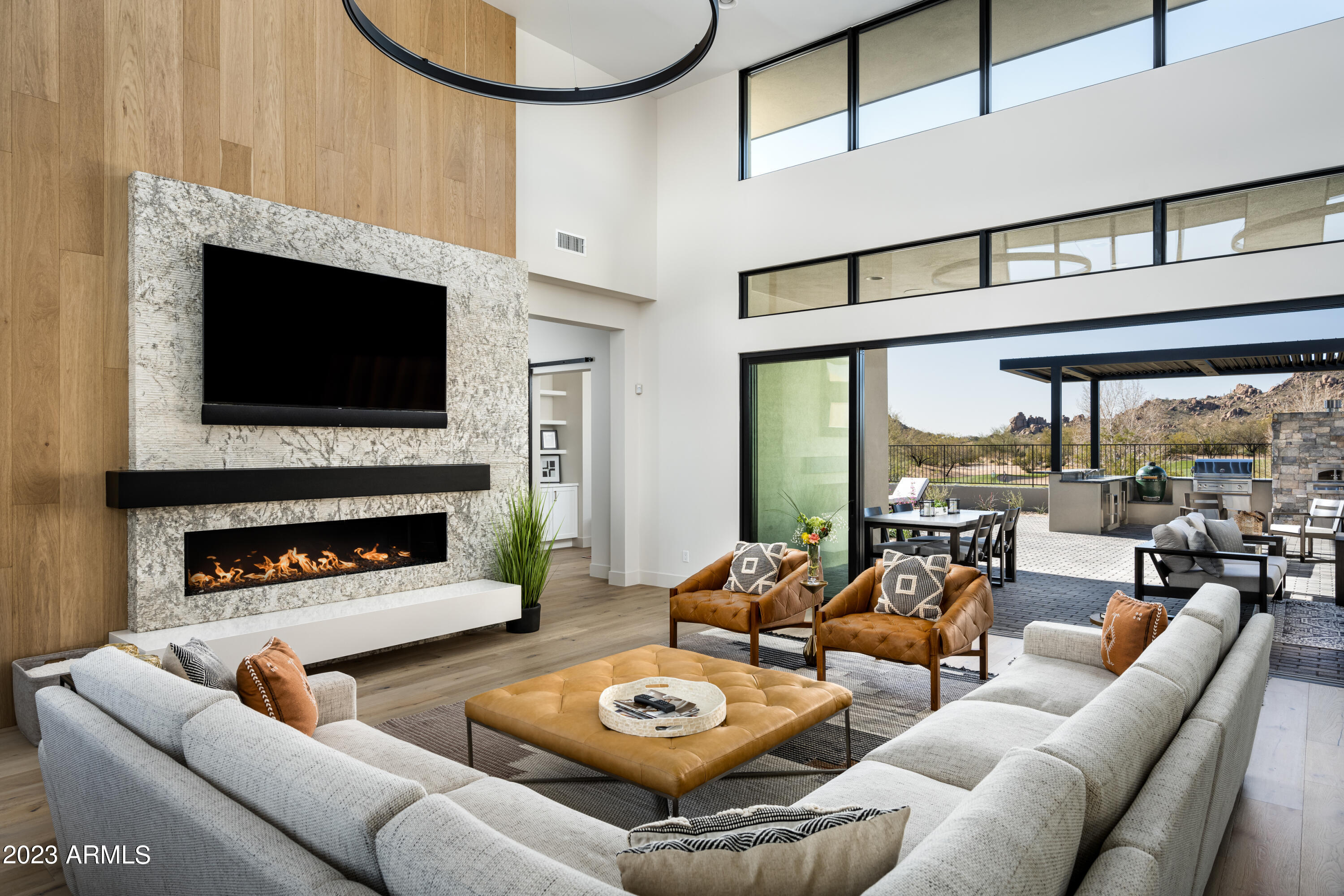 WHISPER ROCK - Residential