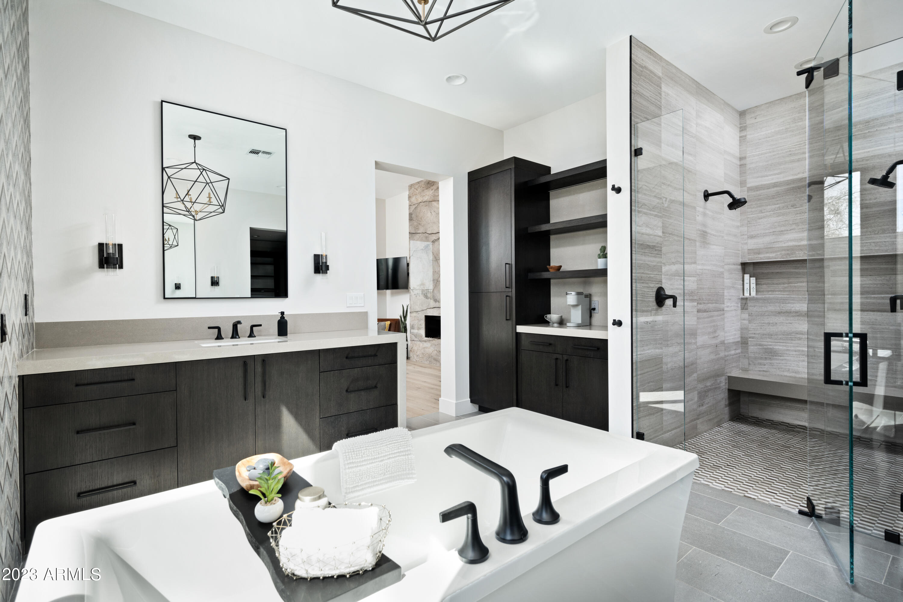 WHISPER ROCK - Residential