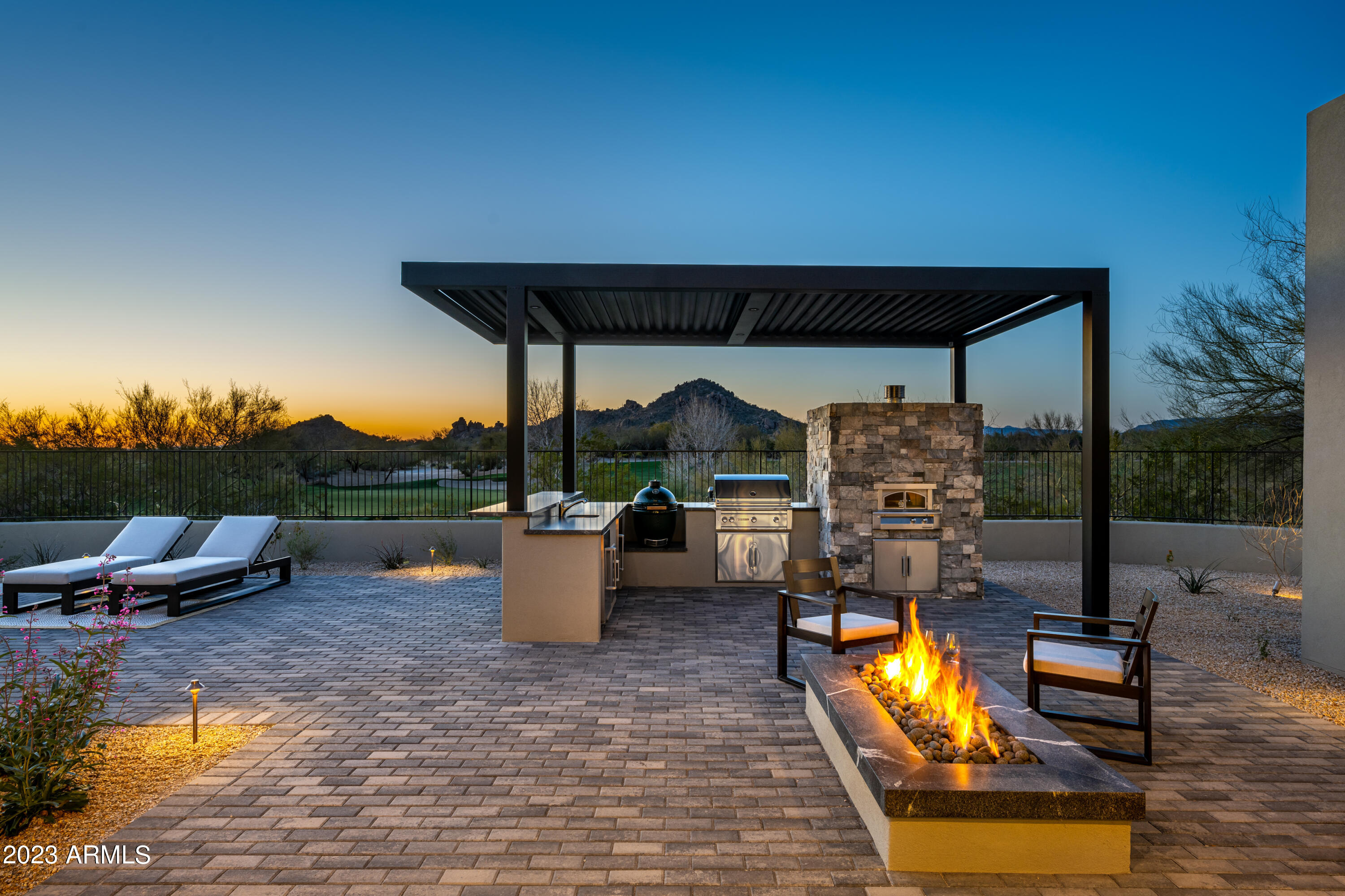 WHISPER ROCK - Residential