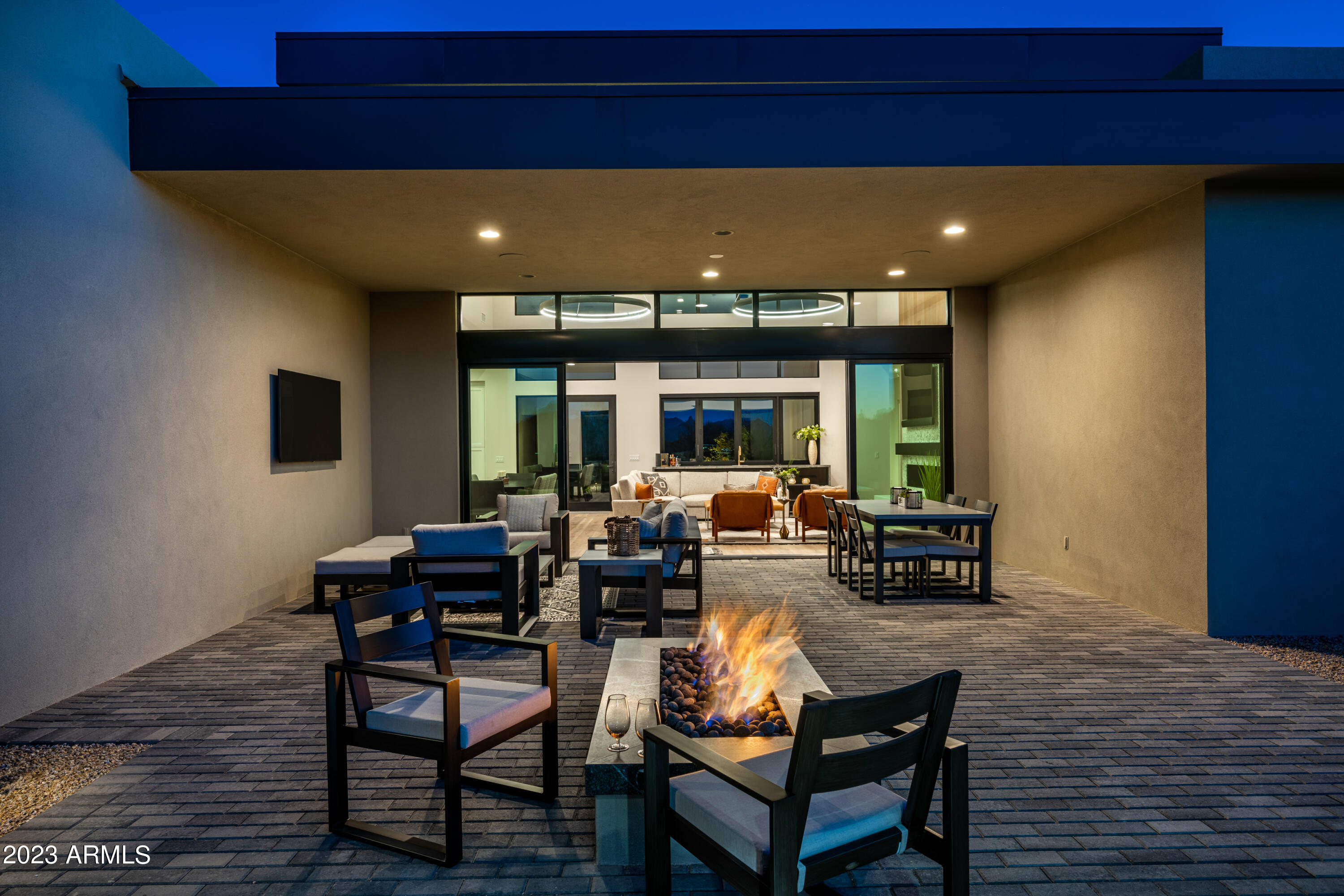 WHISPER ROCK - Residential