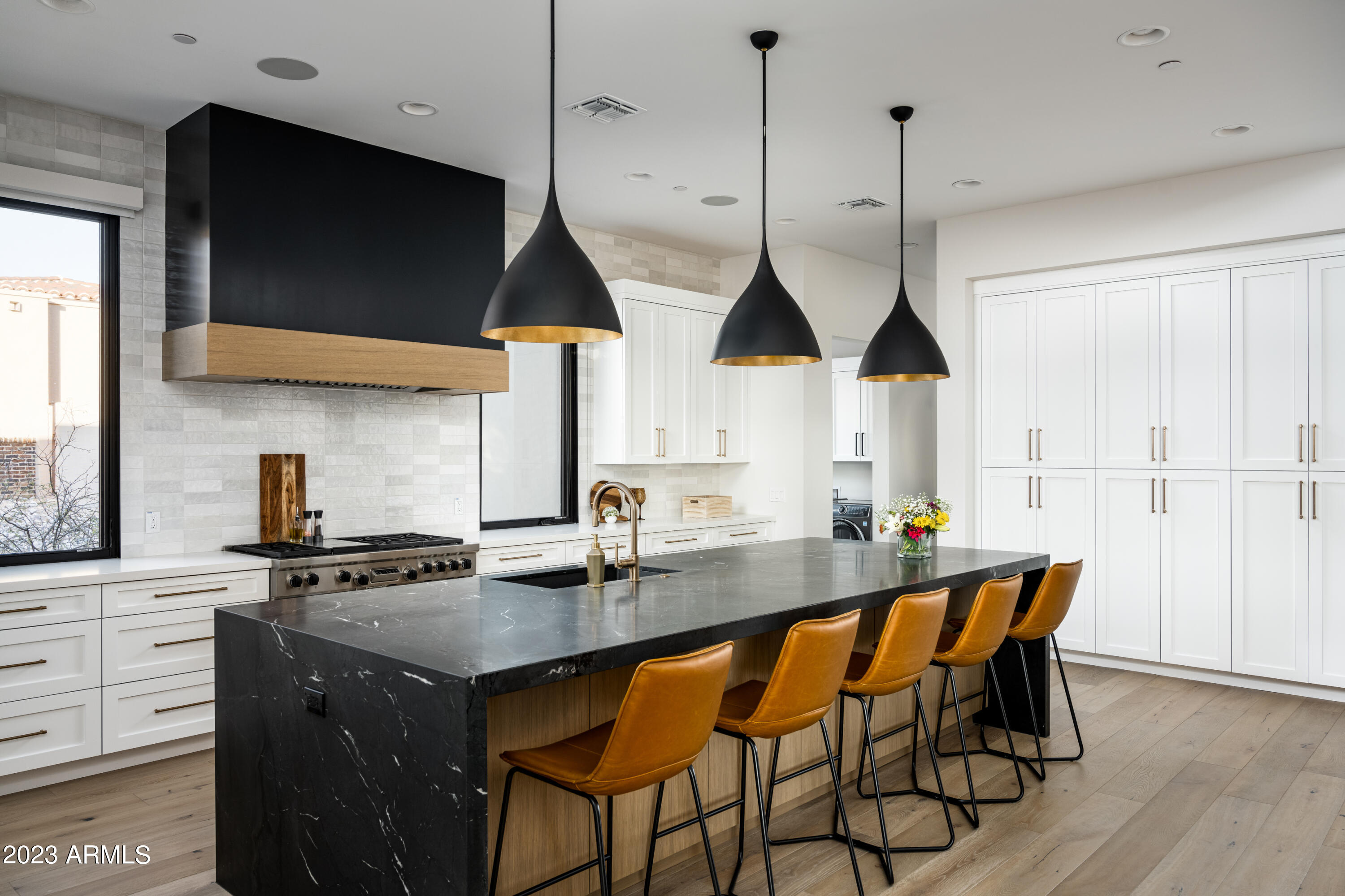 WHISPER ROCK - Residential