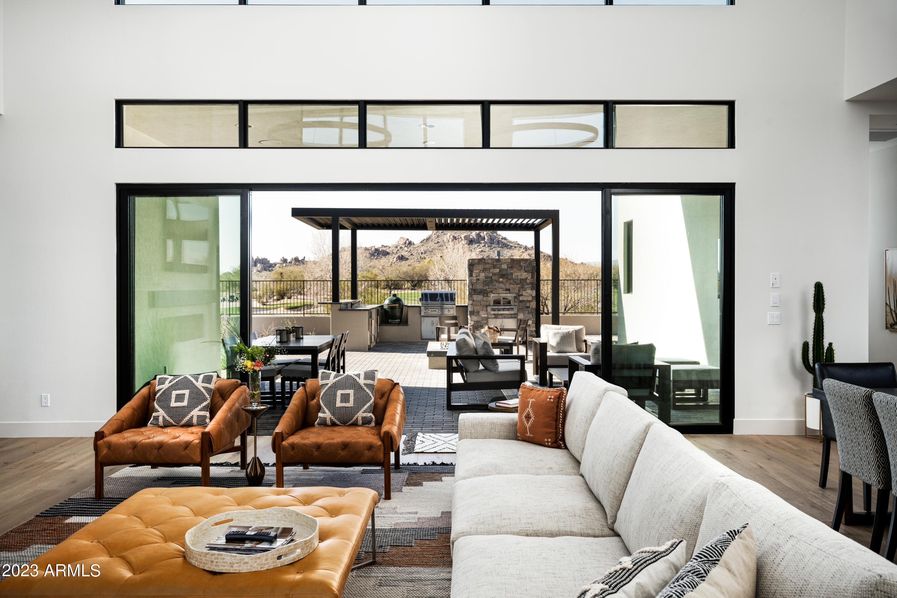 WHISPER ROCK - Residential