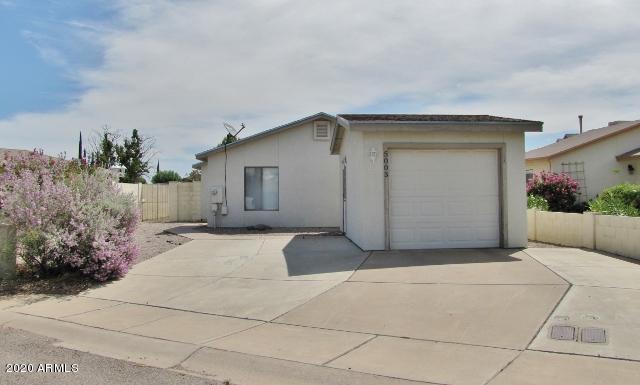 This 3BD/2BA/1CG, 1167 sq.ft. home is centrally located in Sierra Vista, AZ minutes from Ft. Huachuca,
Canyon Vista Medical Center, schools and shopping. The open floor plan is split and includes all ceramic
tile flooring, a large great room, a screened back porch and a large back yard. Call today.