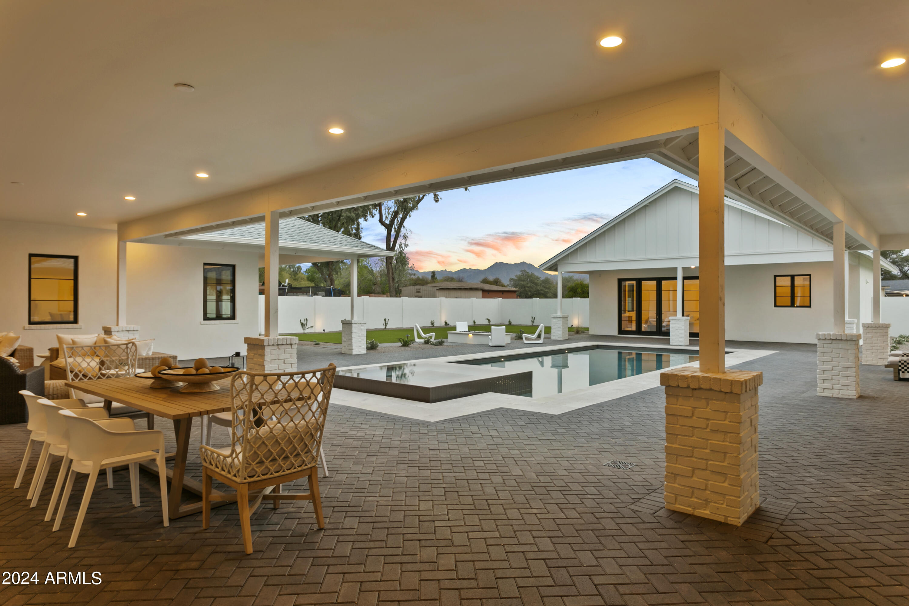 PARADISE VALLEY RANCHOS 2 - Residential