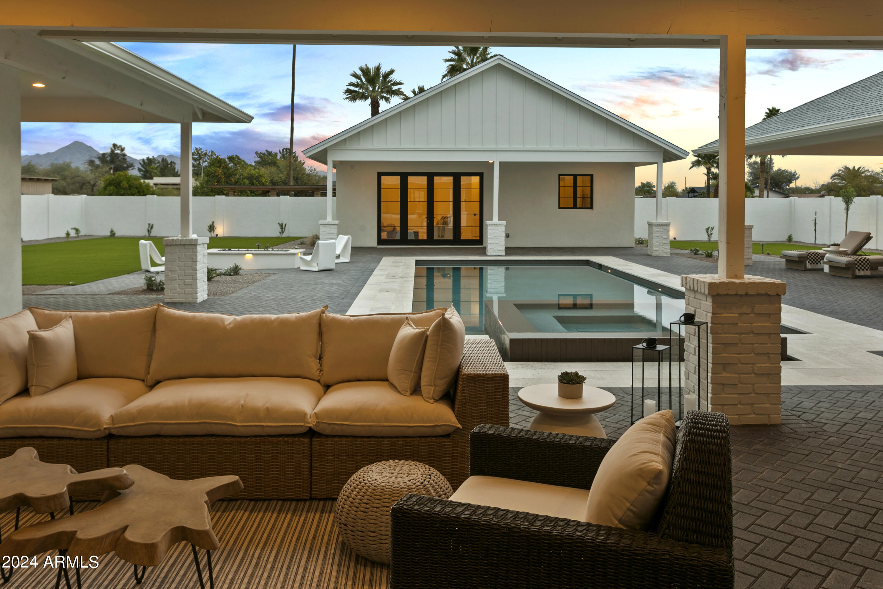 PARADISE VALLEY RANCHOS 2 - Residential