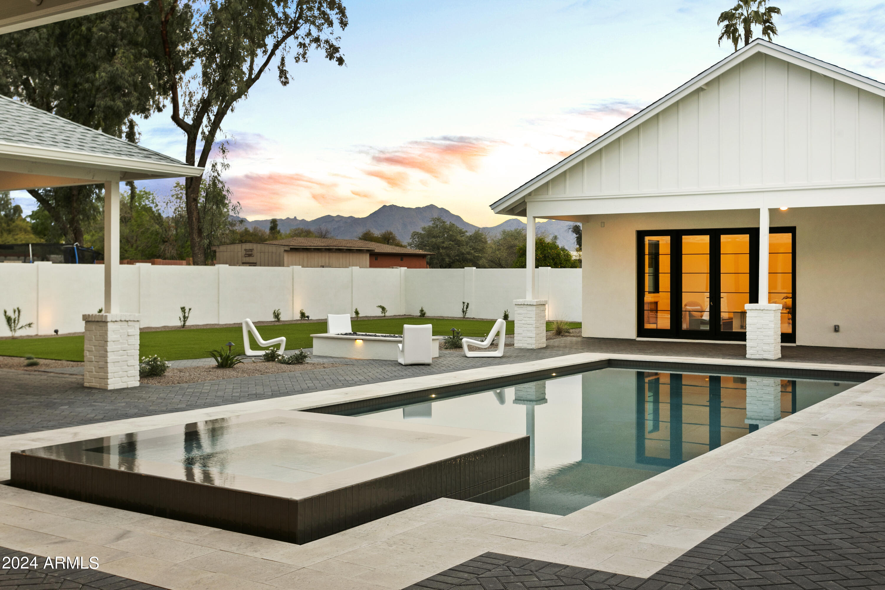 PARADISE VALLEY RANCHOS 2 - Residential