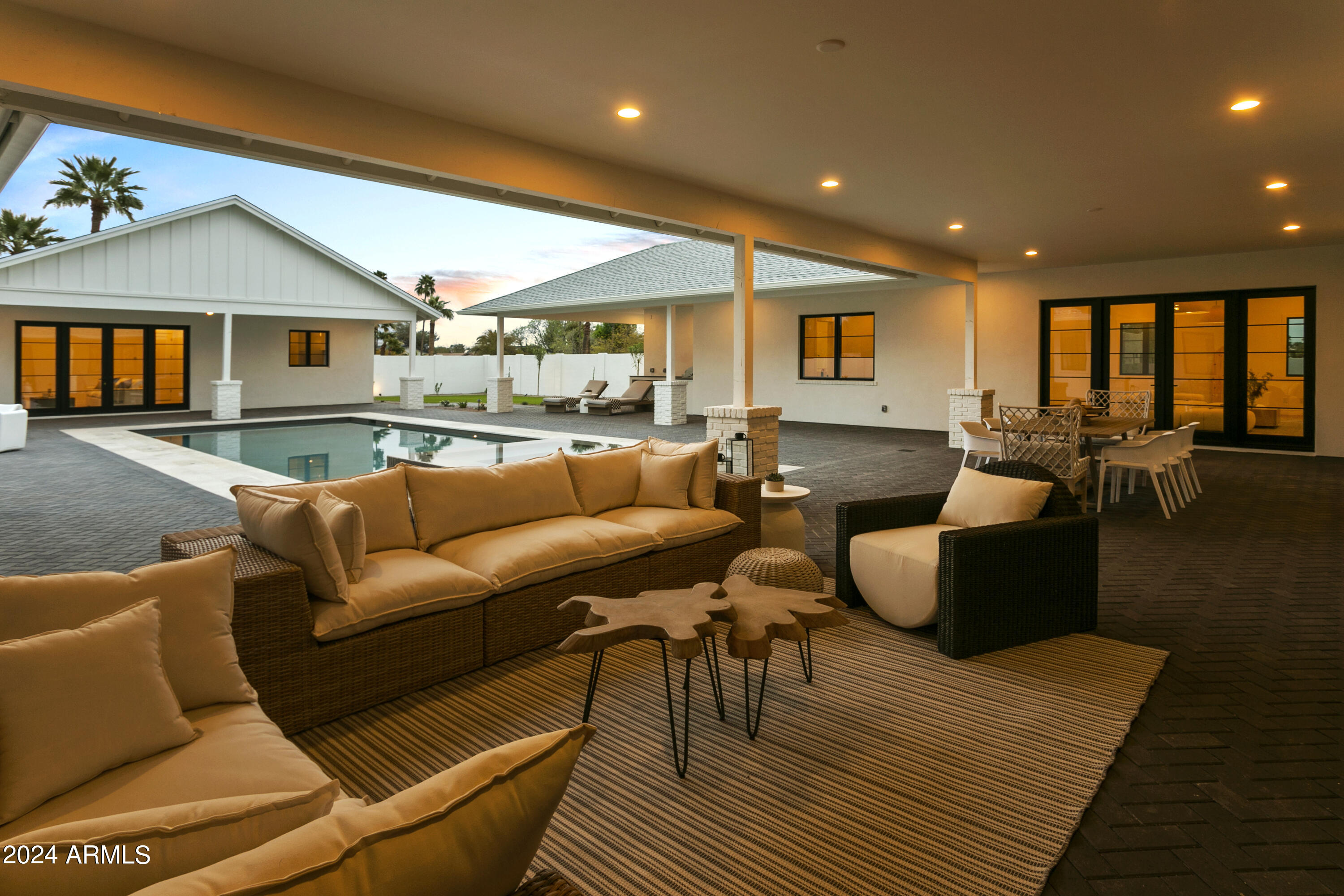 PARADISE VALLEY RANCHOS 2 - Residential