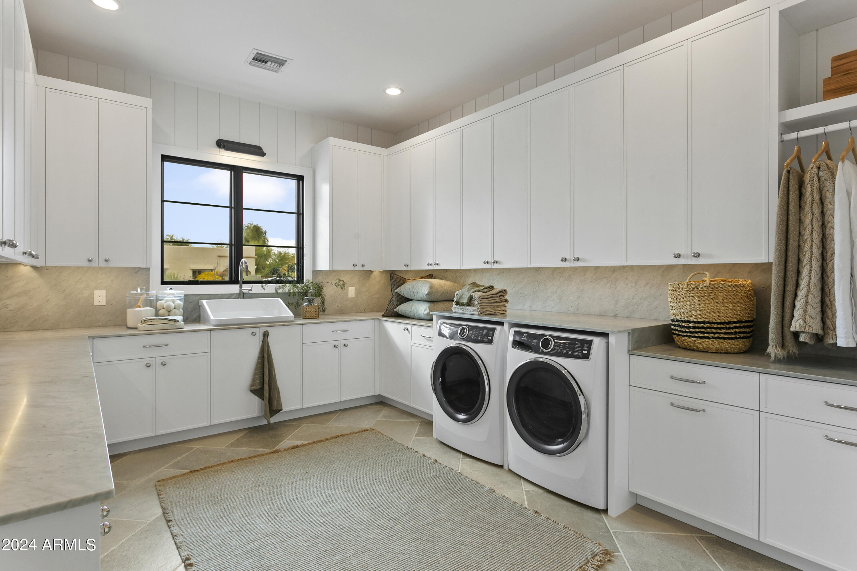 PARADISE VALLEY RANCHOS 2 - Residential
