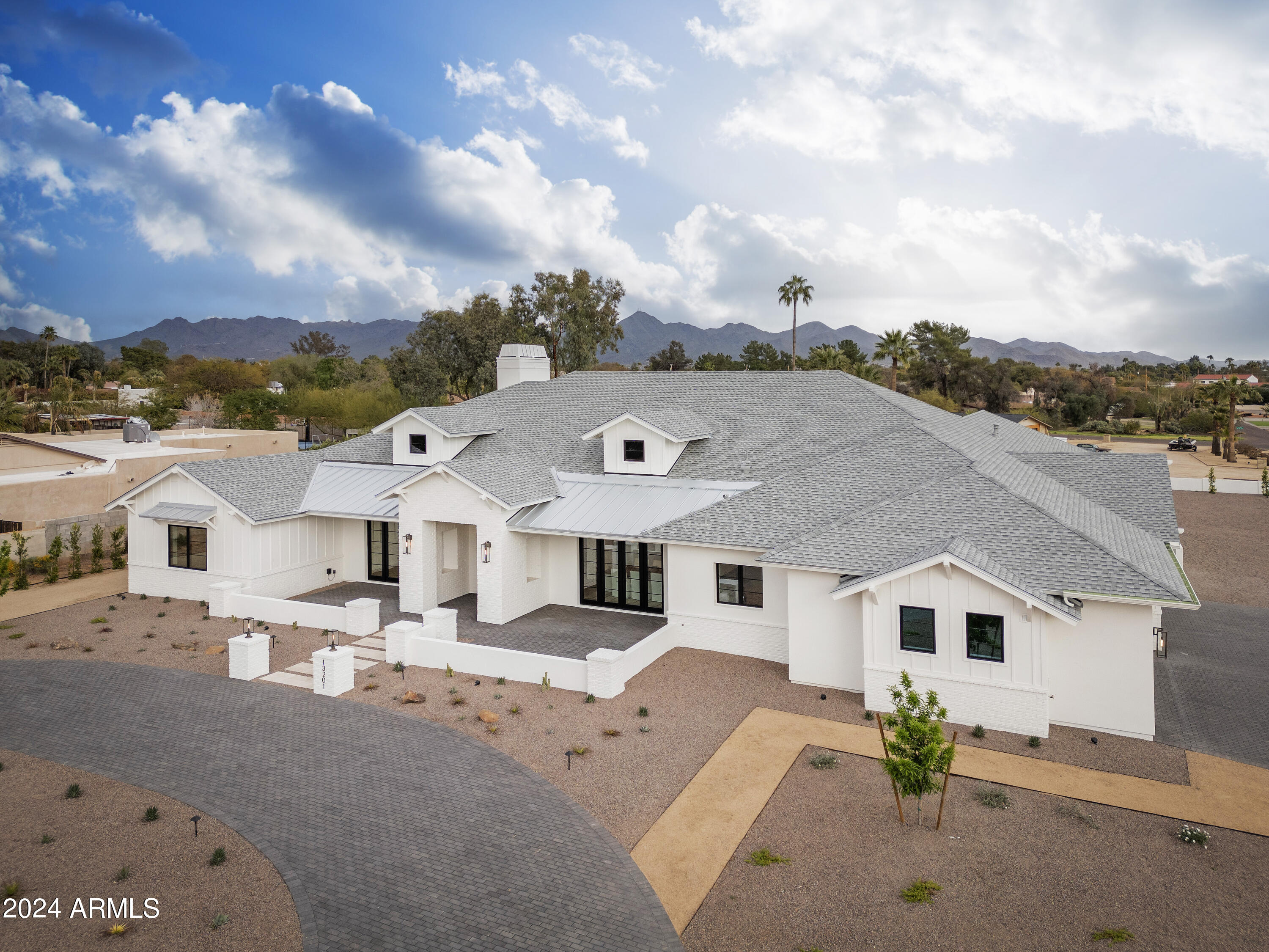 PARADISE VALLEY RANCHOS 2 - Residential