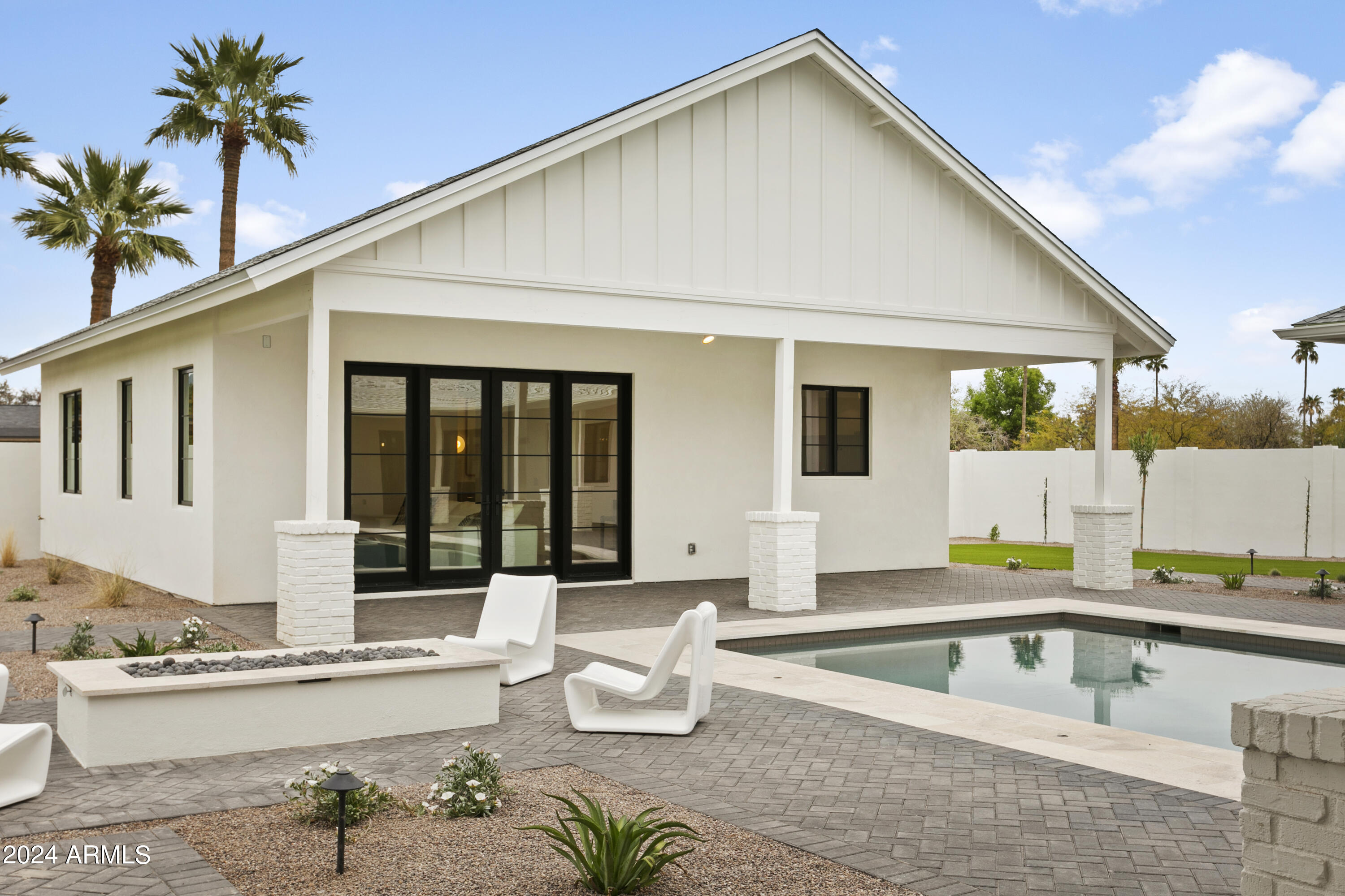 PARADISE VALLEY RANCHOS 2 - Residential