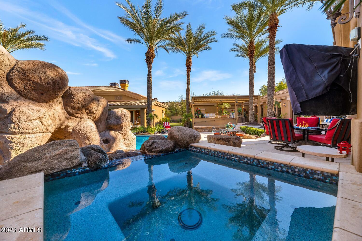 MIRAGE CROSSING - Residential