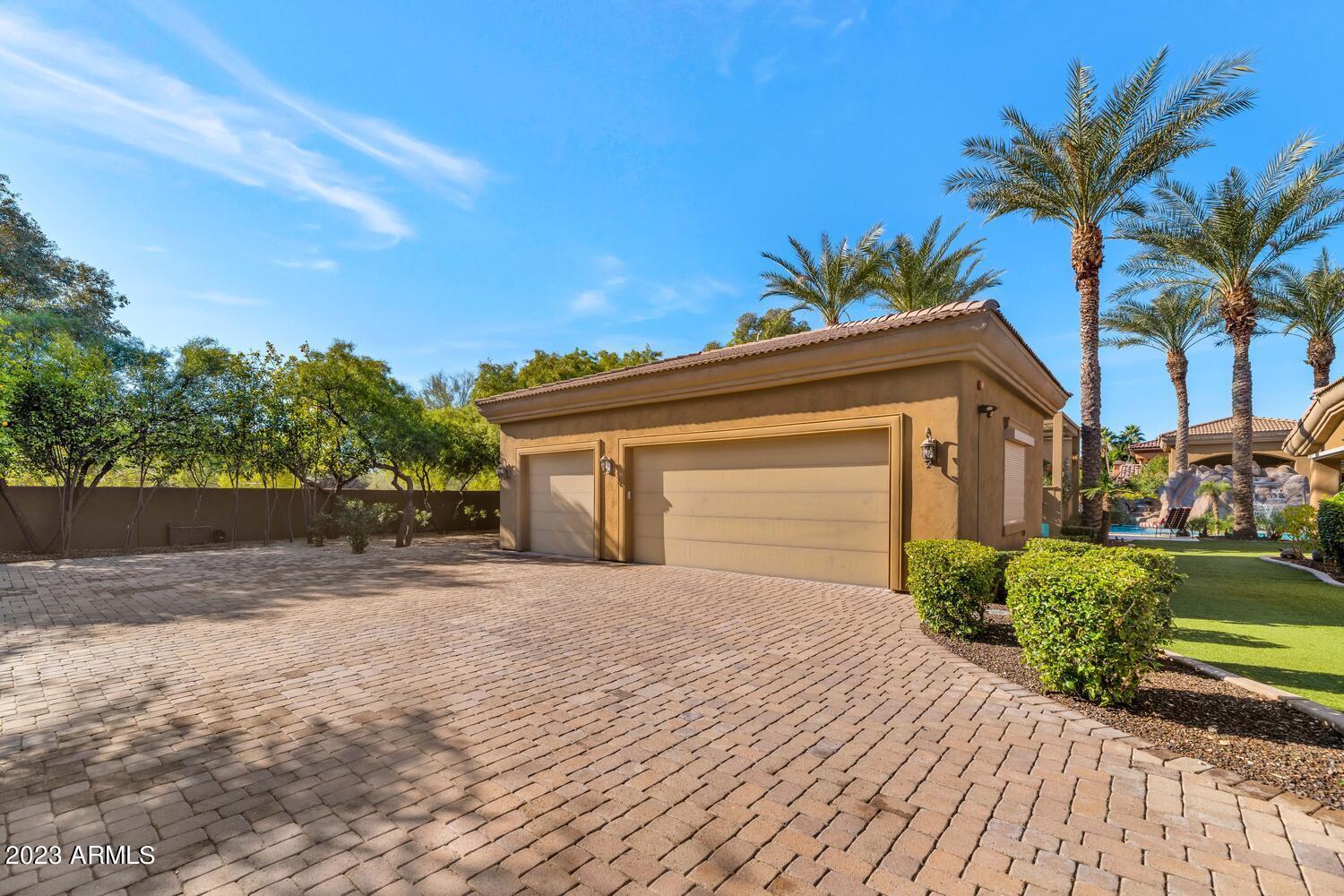 MIRAGE CROSSING - Residential
