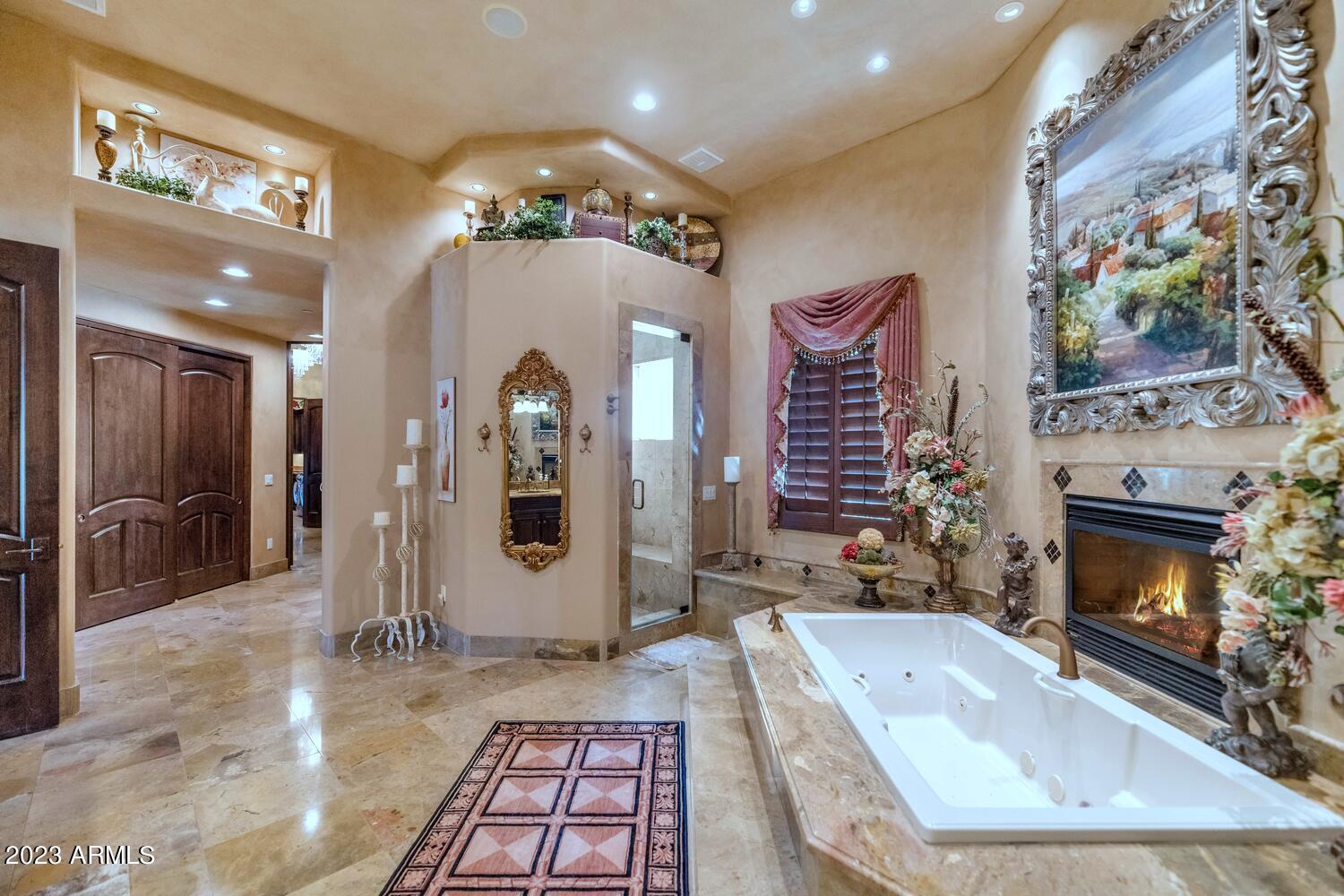 MIRAGE CROSSING - Residential