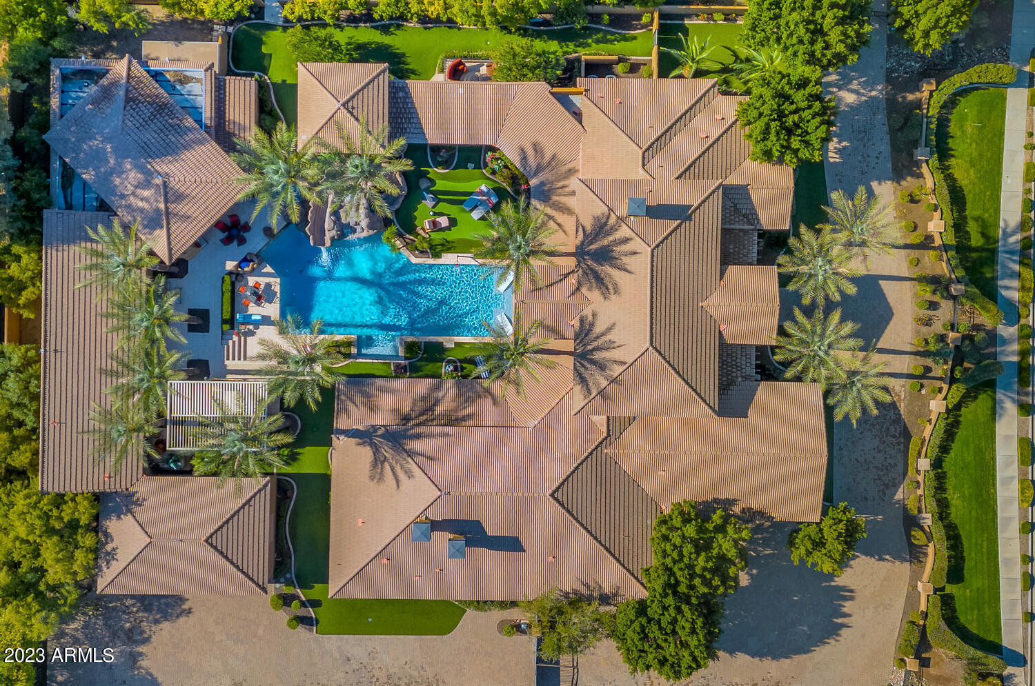 MIRAGE CROSSING - Residential