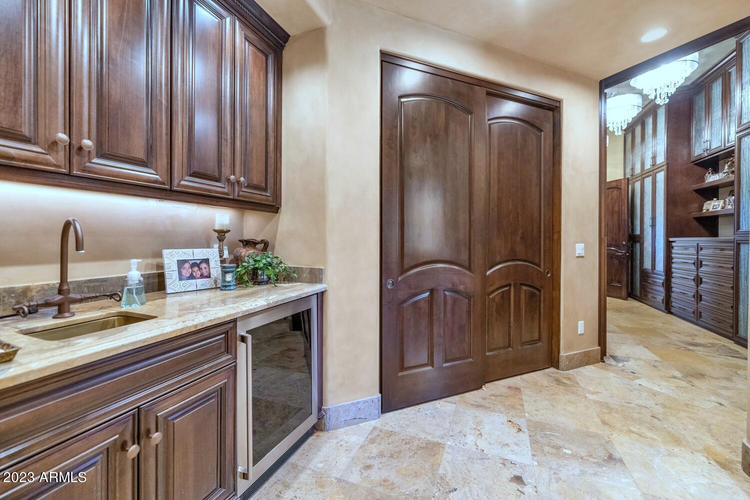 MIRAGE CROSSING - Residential
