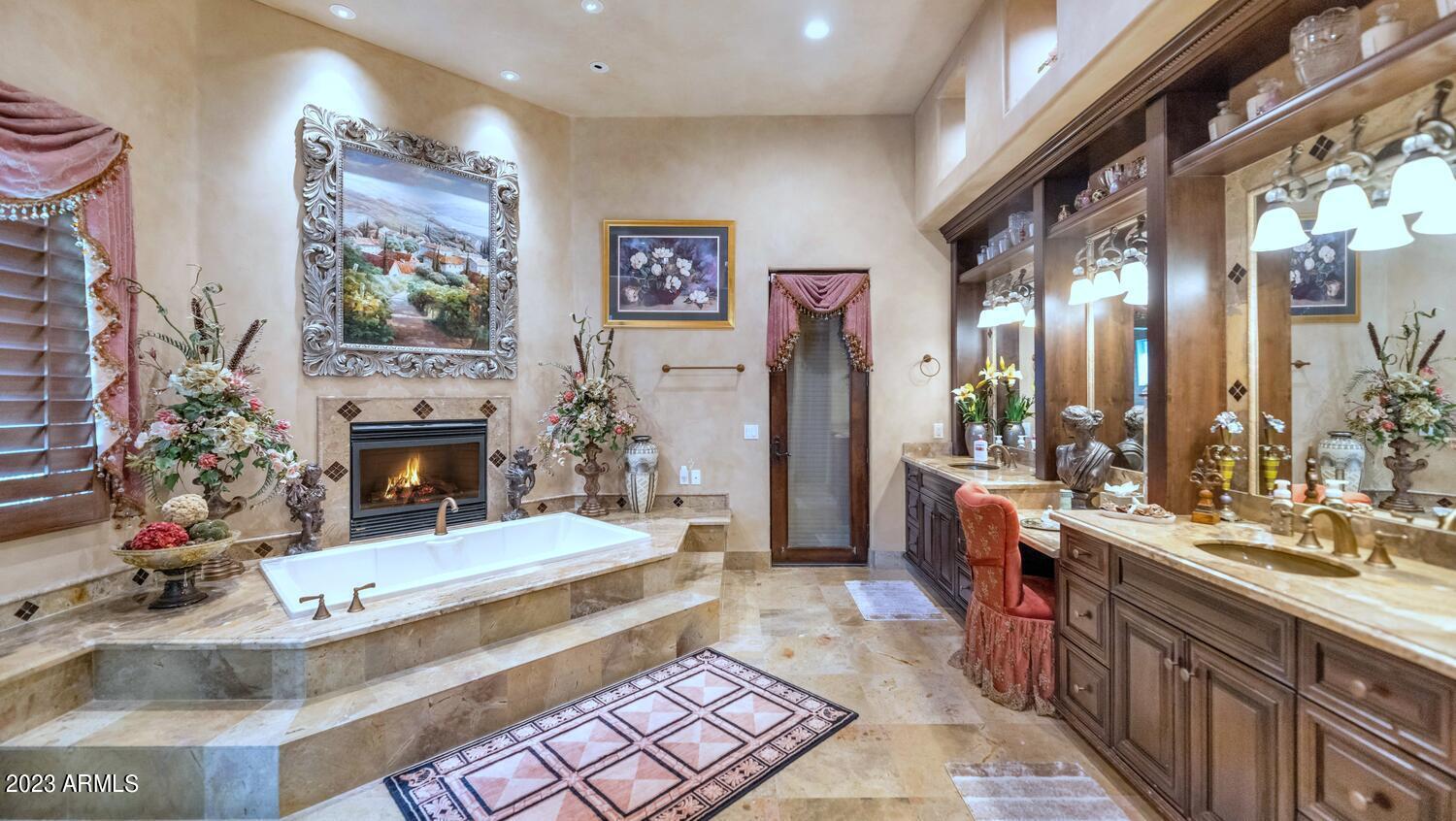 MIRAGE CROSSING - Residential