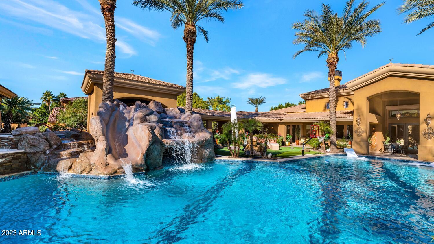 MIRAGE CROSSING - Residential