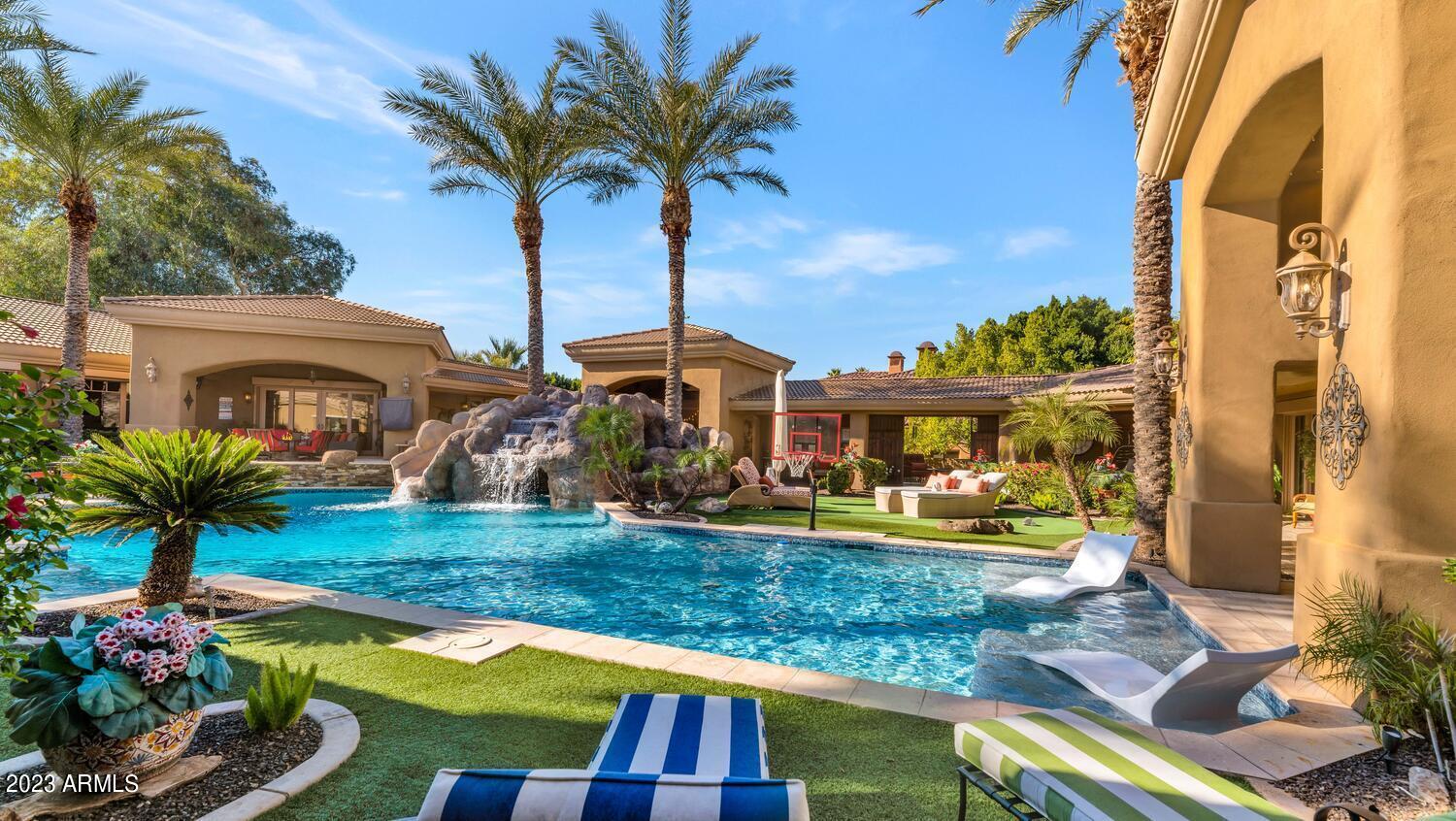 MIRAGE CROSSING - Residential