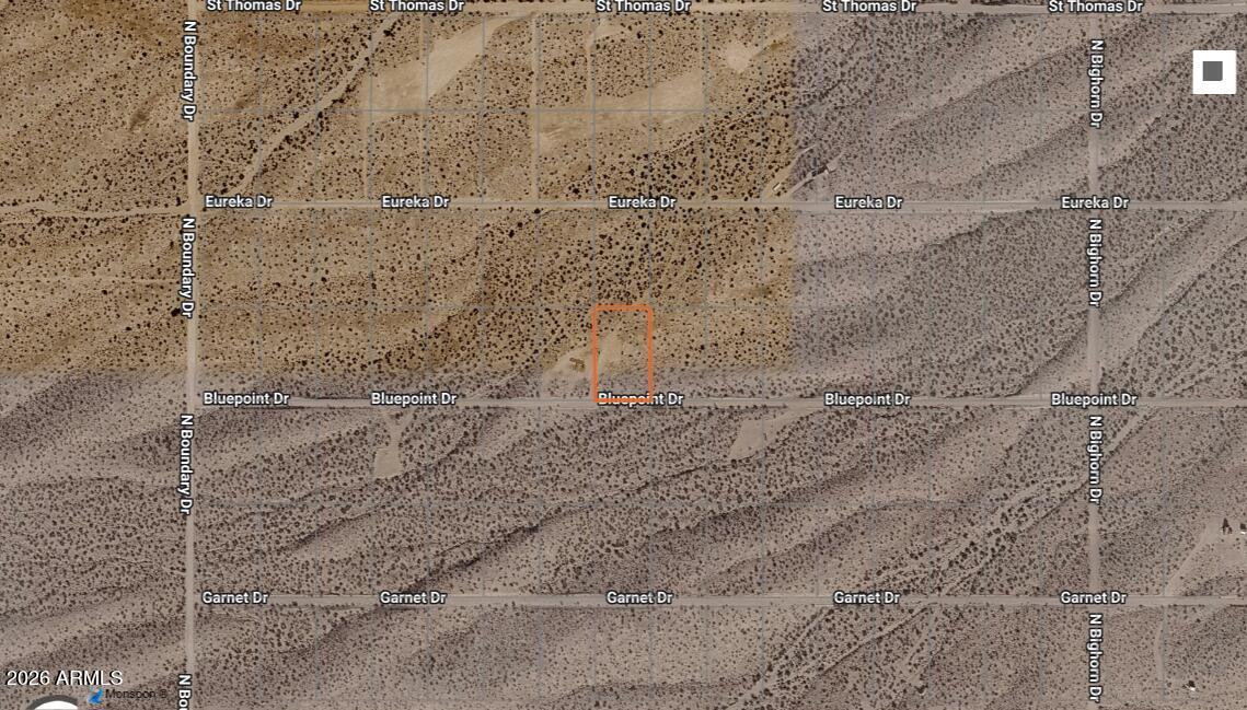 Large one acre lot with moutain view. Lots of room to build a house room for your outdoor toys as well take a look.

Buyer to confirm zoning, use, utlities, water and building regulations.