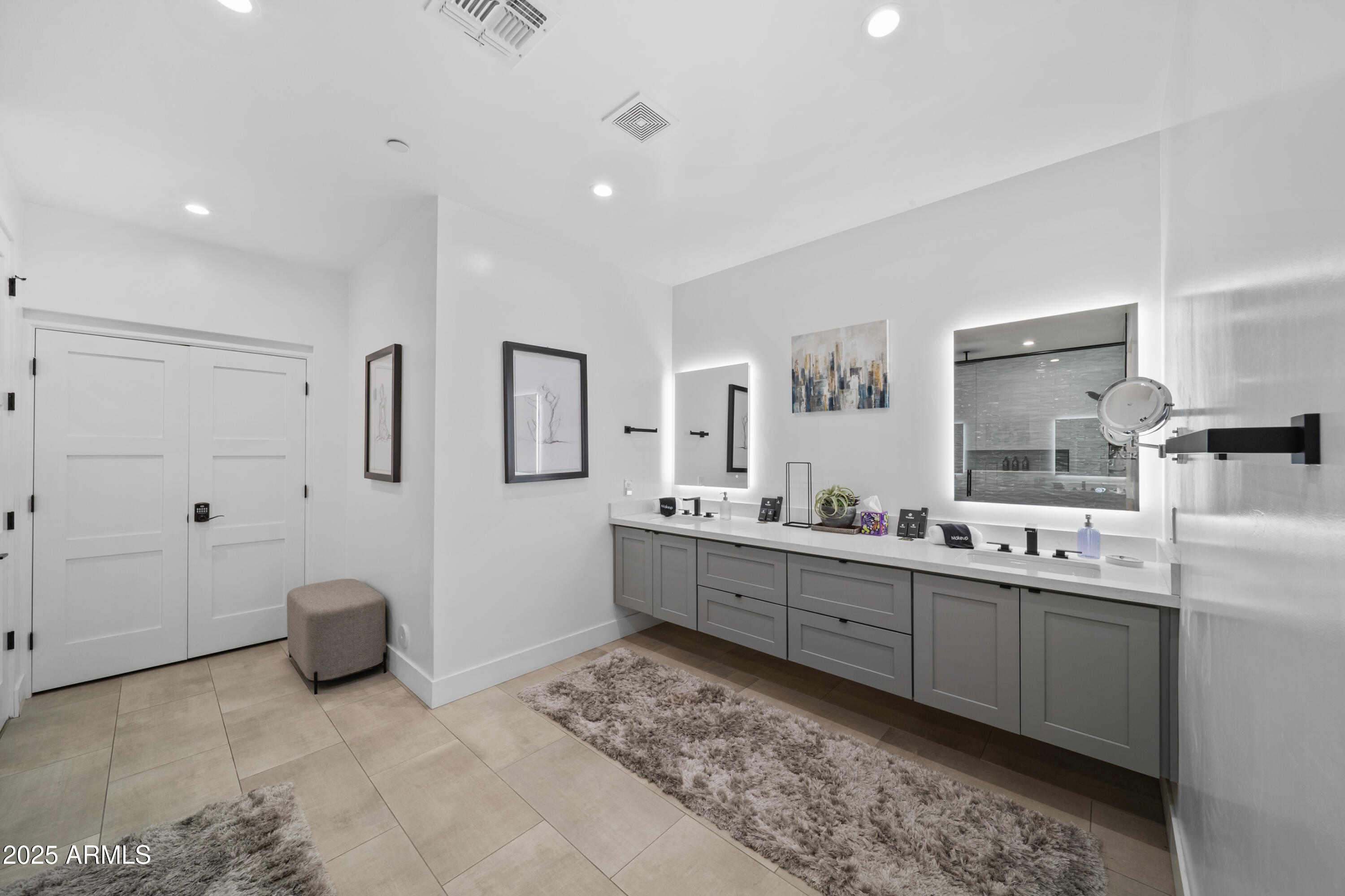THUNDERBIRD EAST 3 - Residential