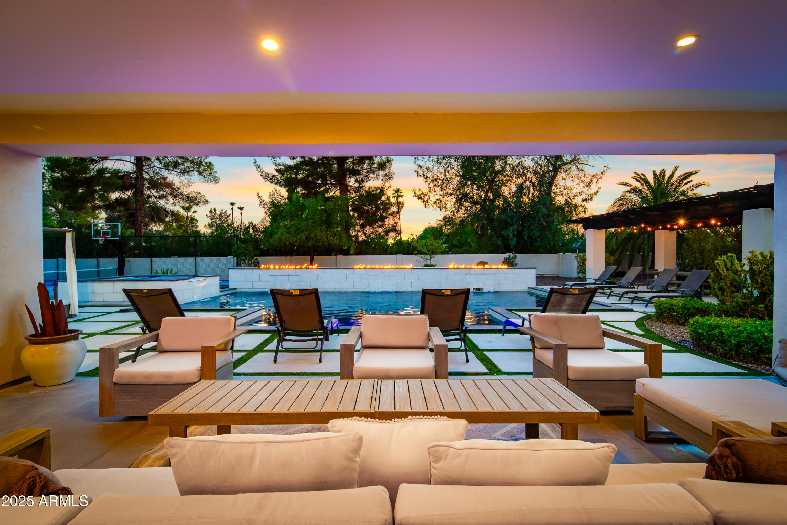 THUNDERBIRD EAST 3 - Residential