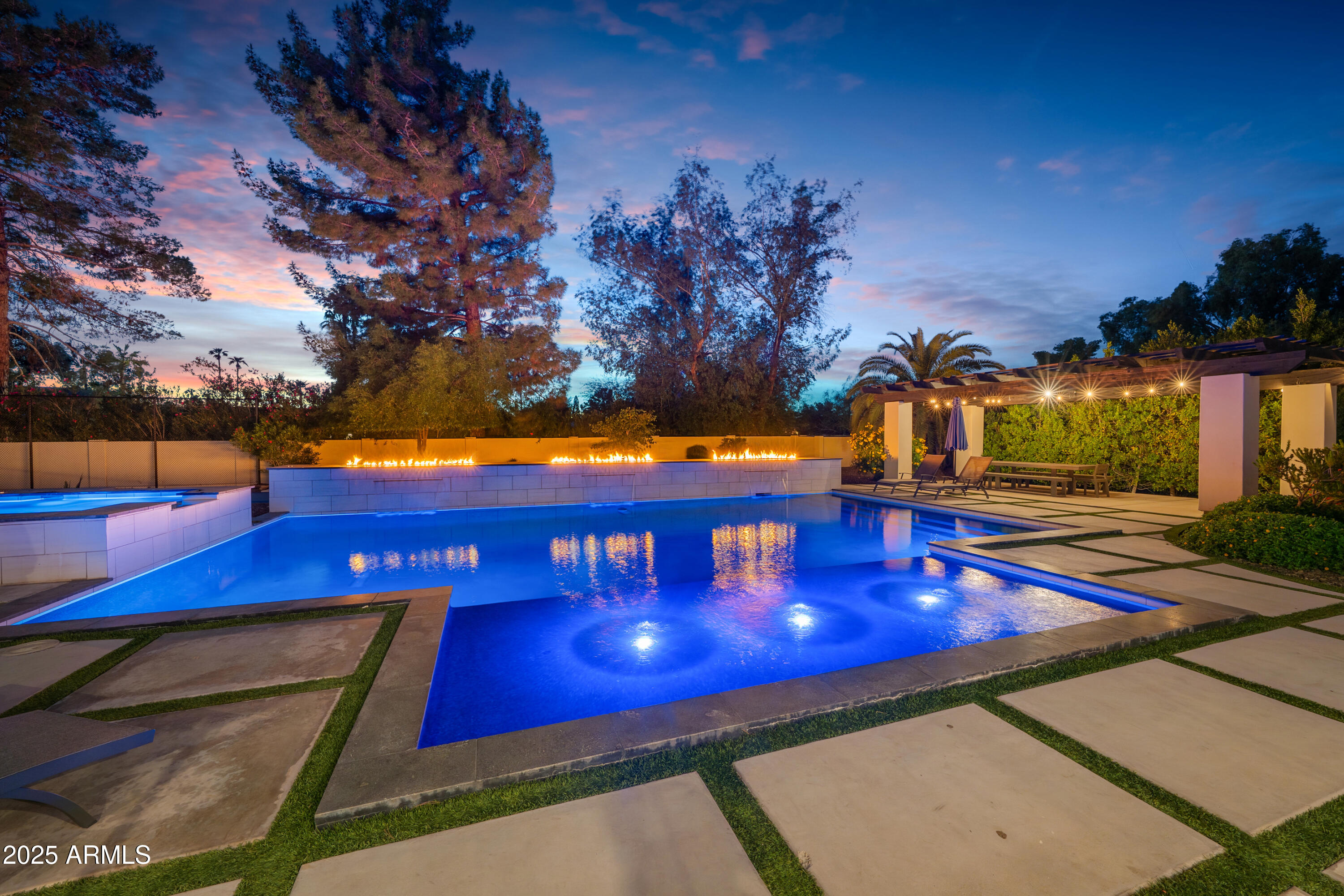 THUNDERBIRD EAST 3 - Residential