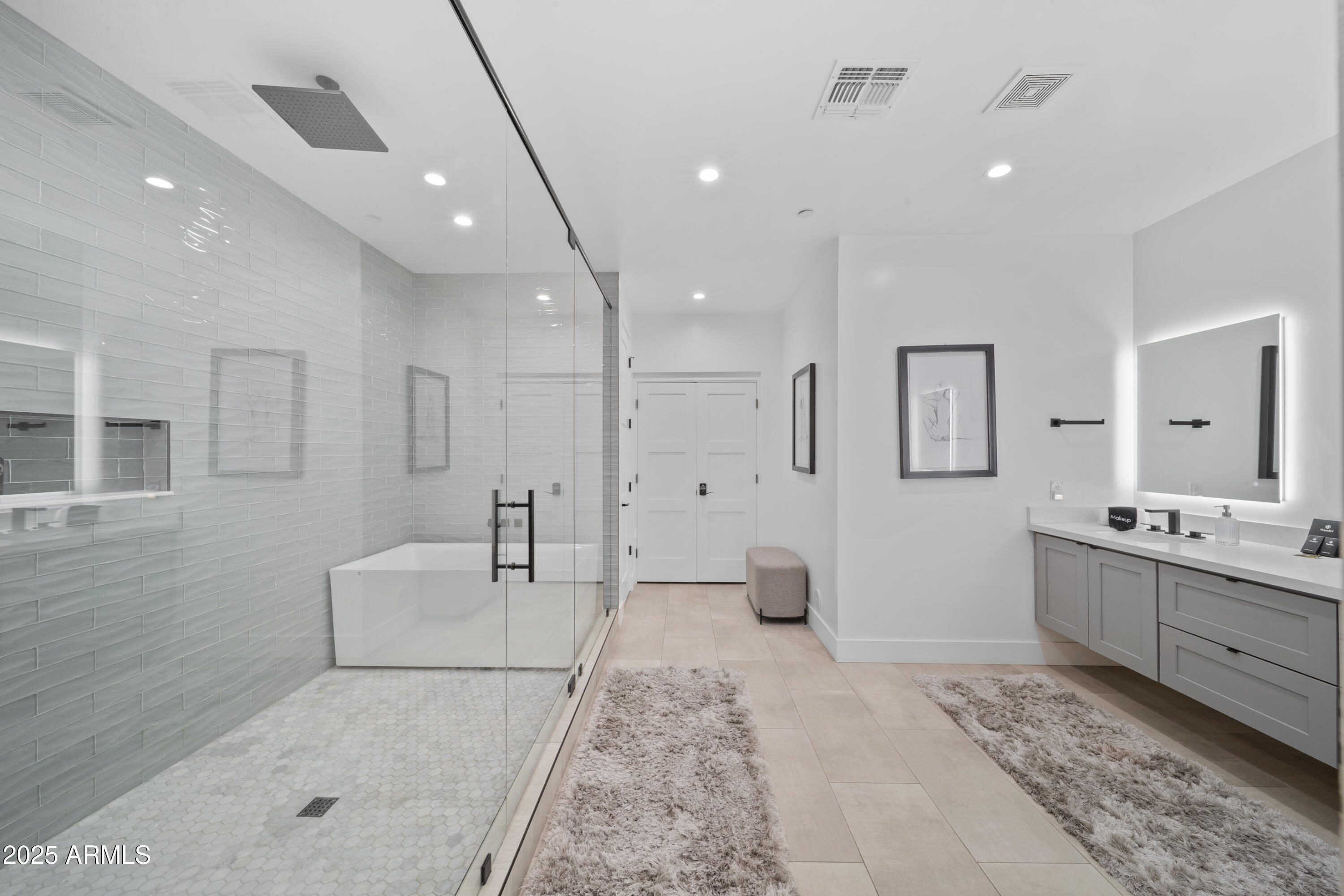 THUNDERBIRD EAST 3 - Residential