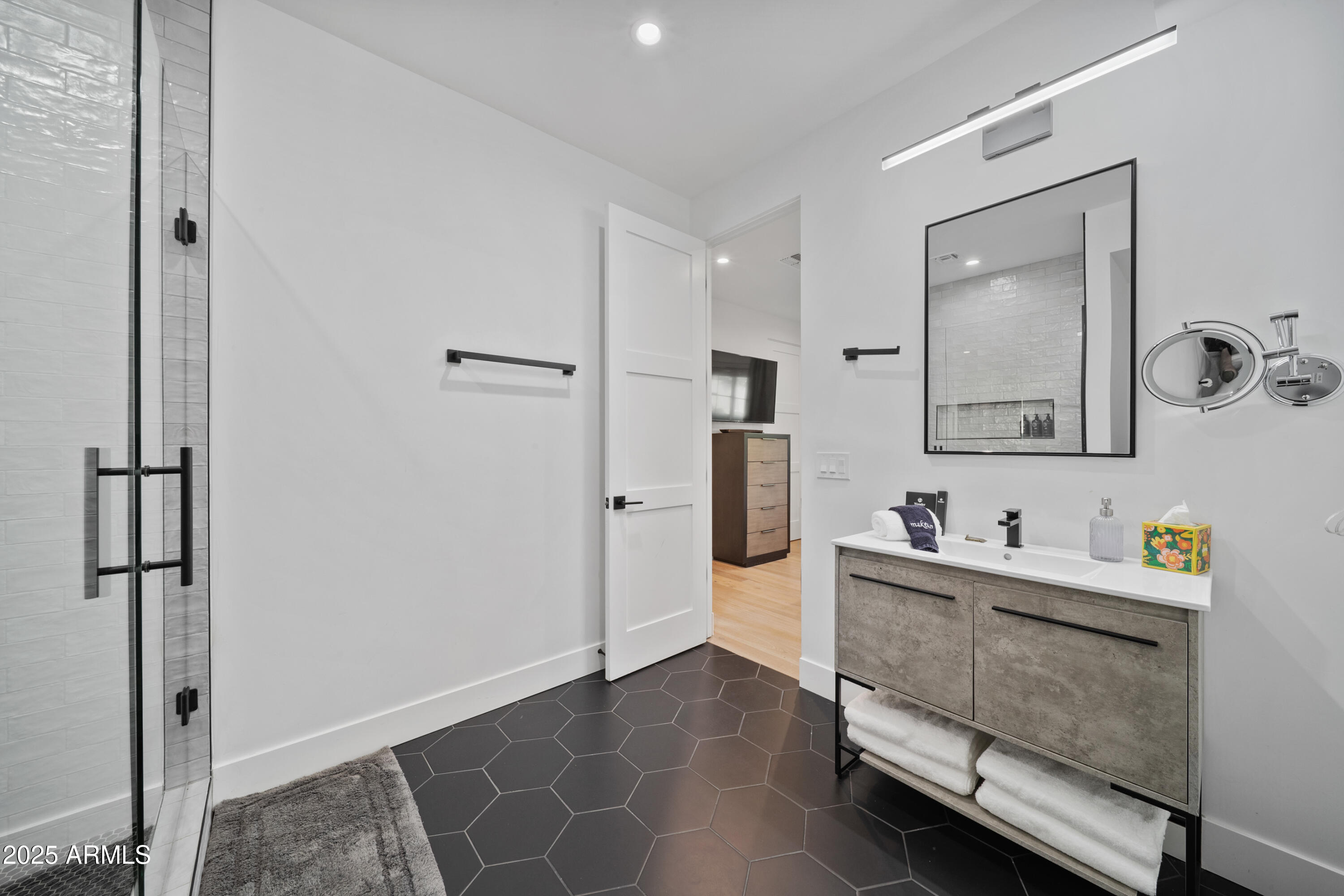 THUNDERBIRD EAST 3 - Residential