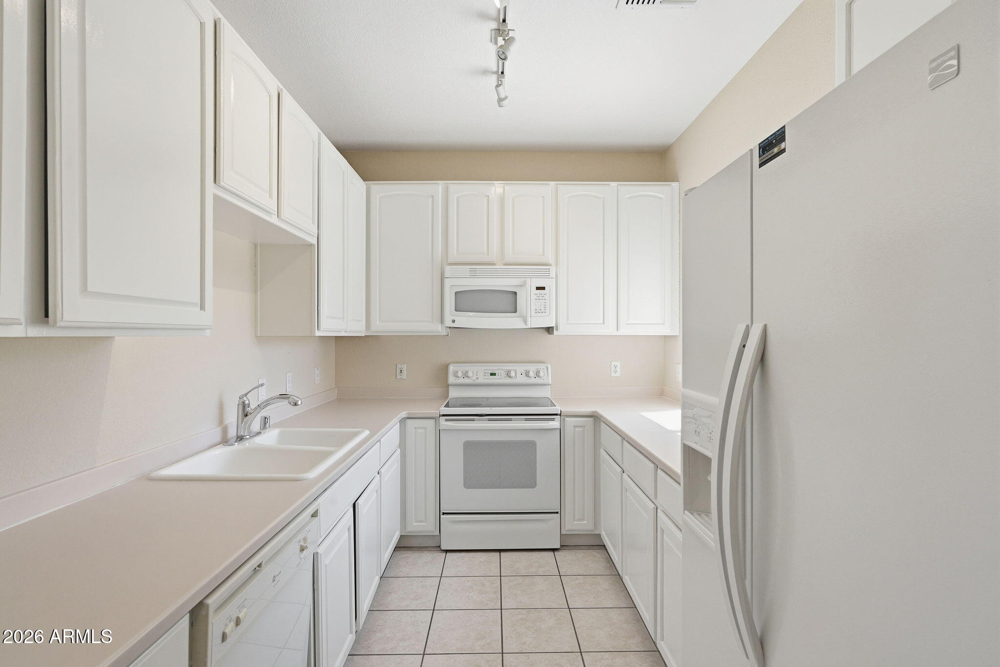 SUPERSTITION LAKES UNIT 2 CONDOMINIUM AMD - Residential
