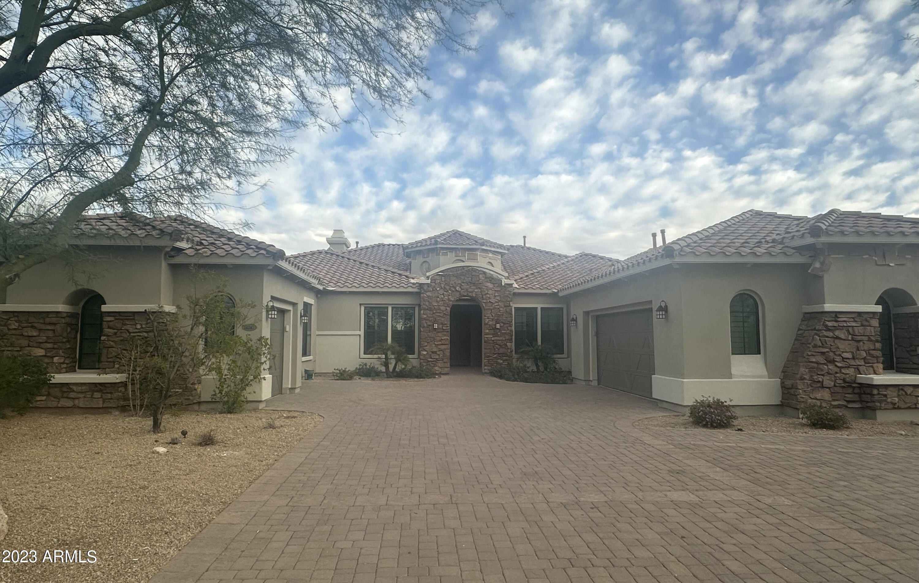 Single level in guard gated Windgate ranch.    Very open floorplan with tall ceilings. Giant great room concept great for entertaining. New roof in 2023 with 20 year warranty. Many upgrades in 2023. Giant master bedroom. Oversized Mountain View lot. The Casita is perfect for your guests. Must see this house and the views in person