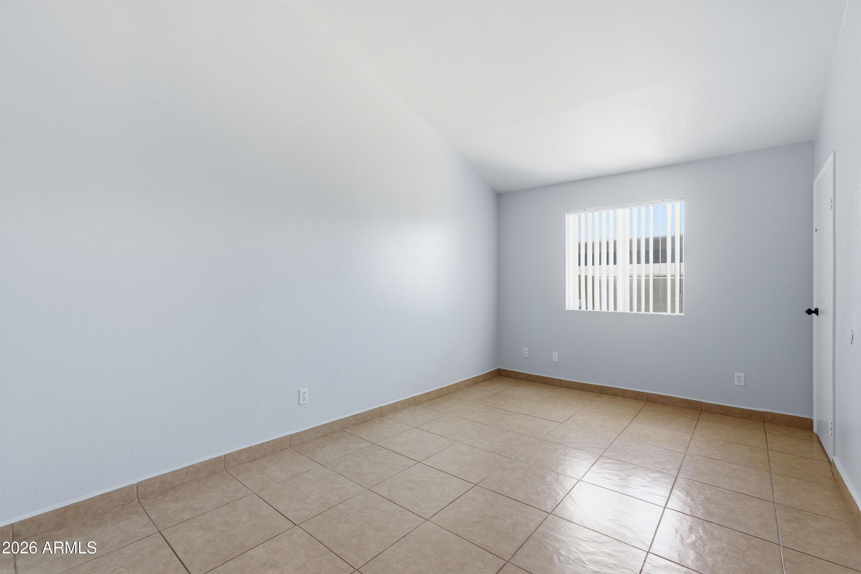 SHADOW OAK - Residential