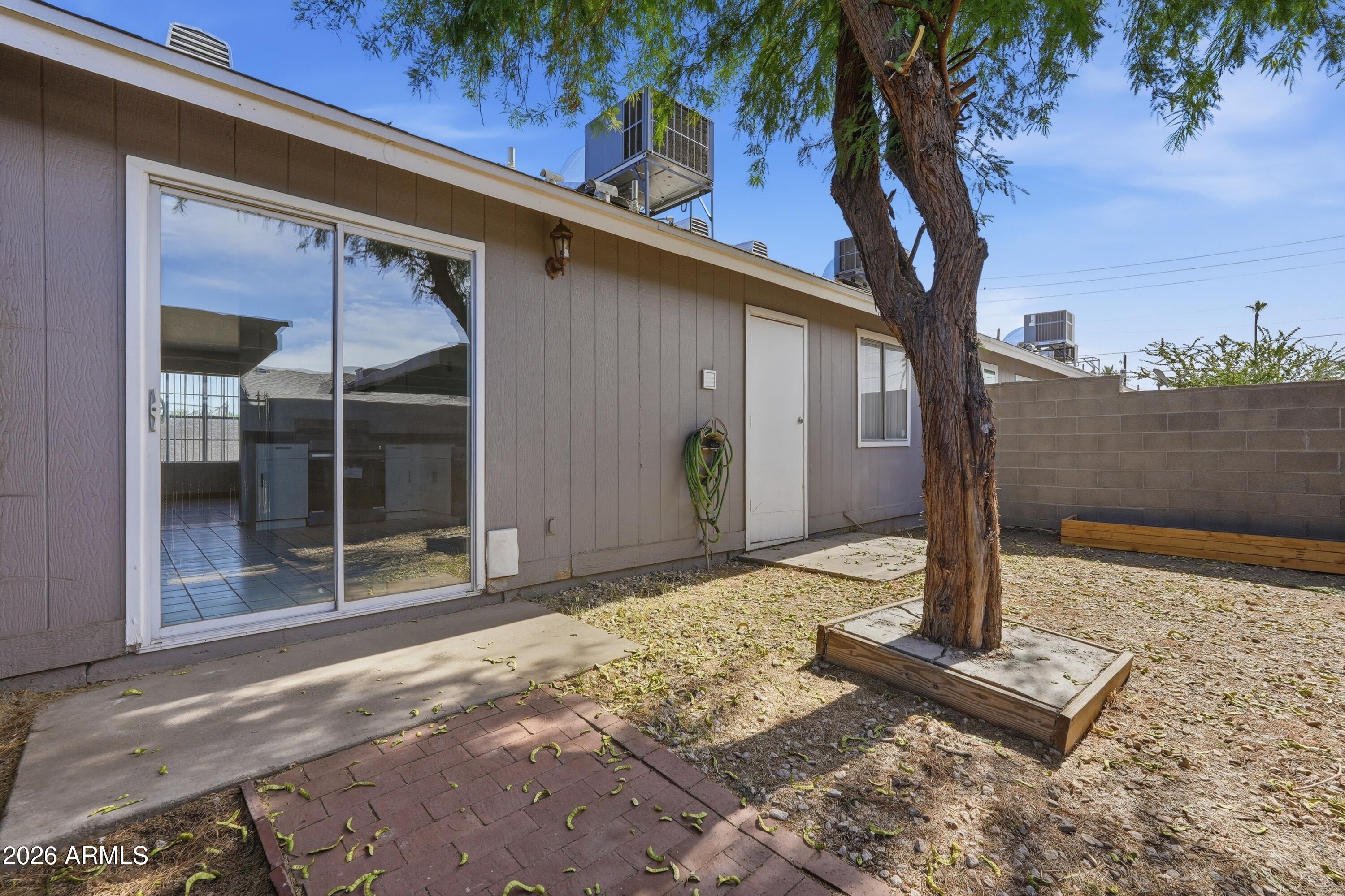 SHADOW OAK - Residential