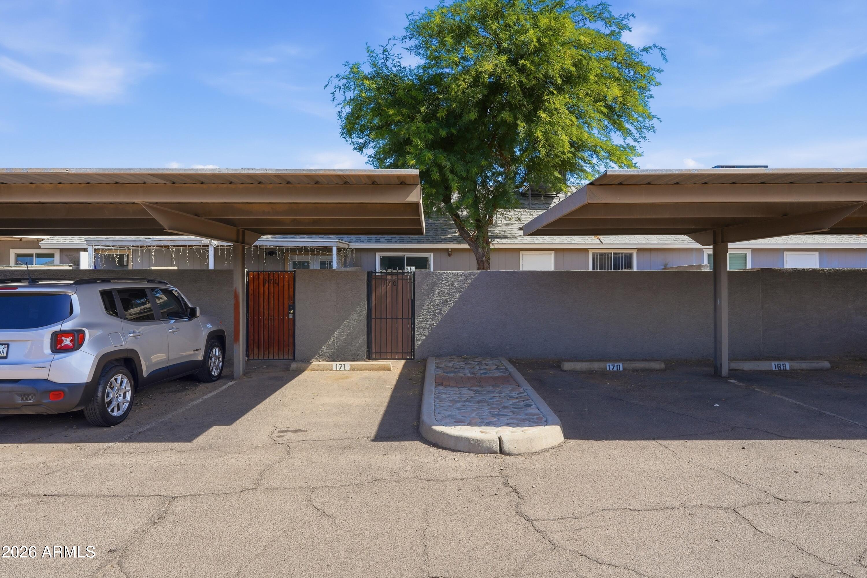 SHADOW OAK - Residential