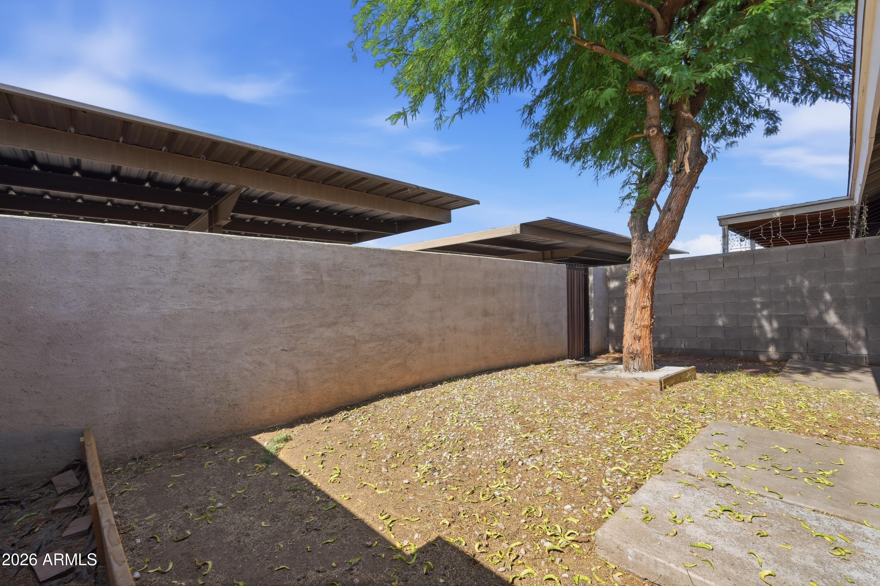 SHADOW OAK - Residential
