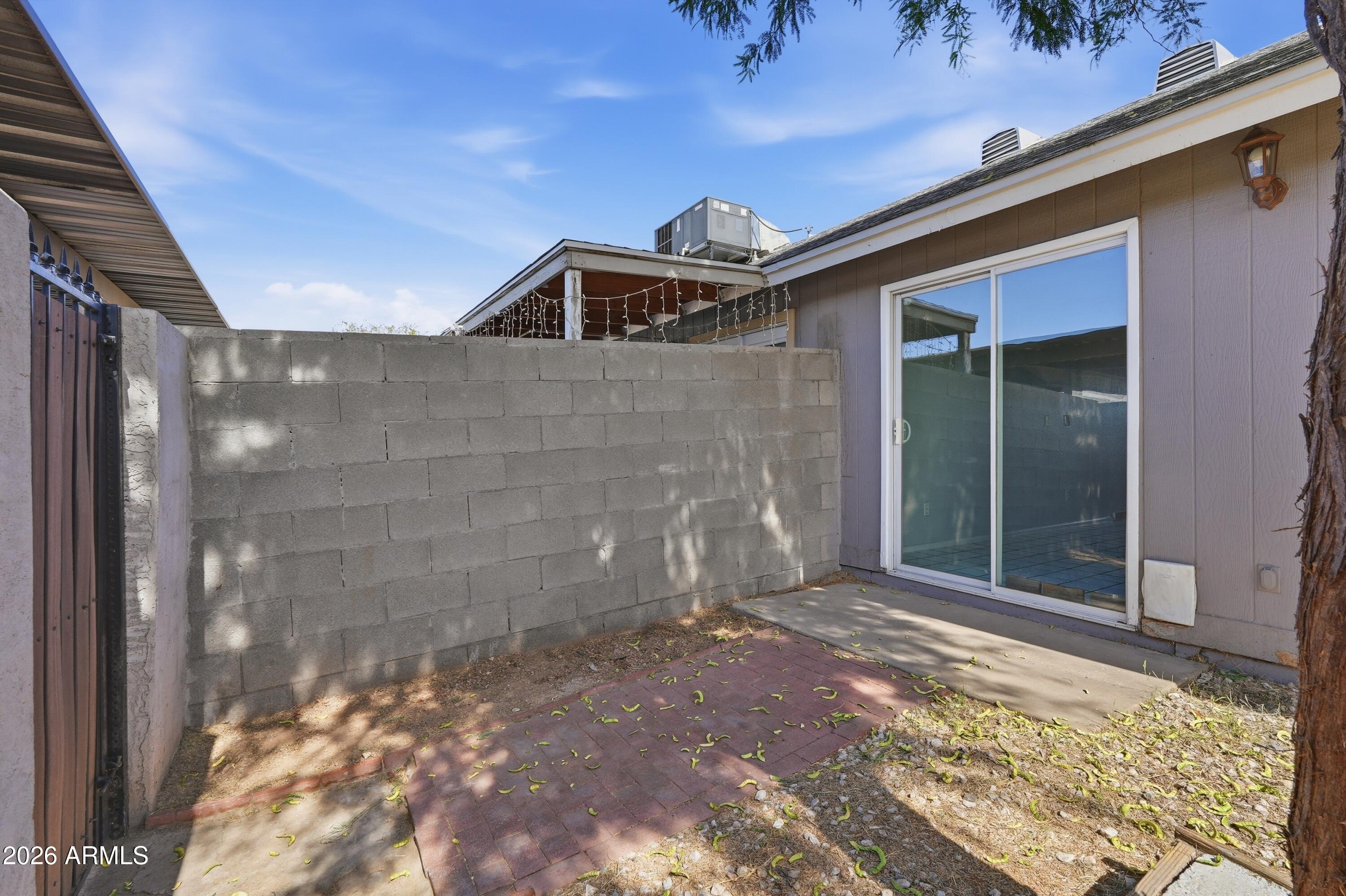SHADOW OAK - Residential