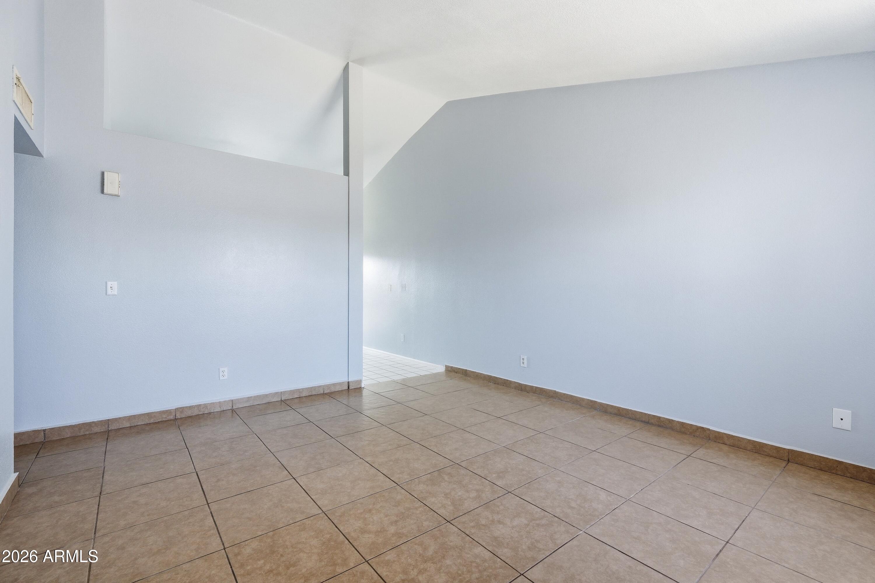 SHADOW OAK - Residential