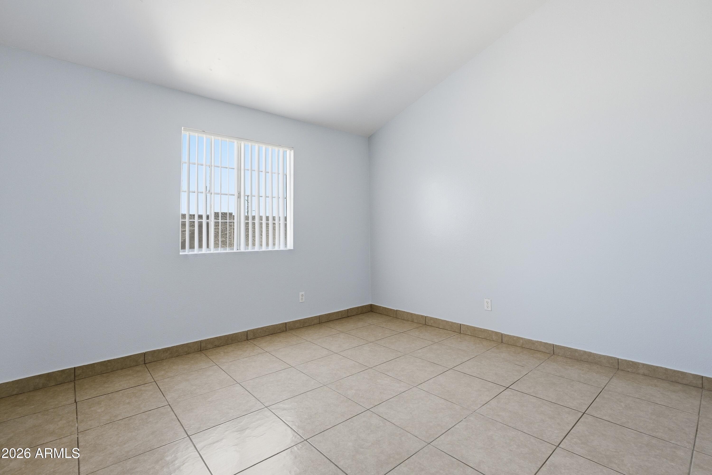 SHADOW OAK - Residential