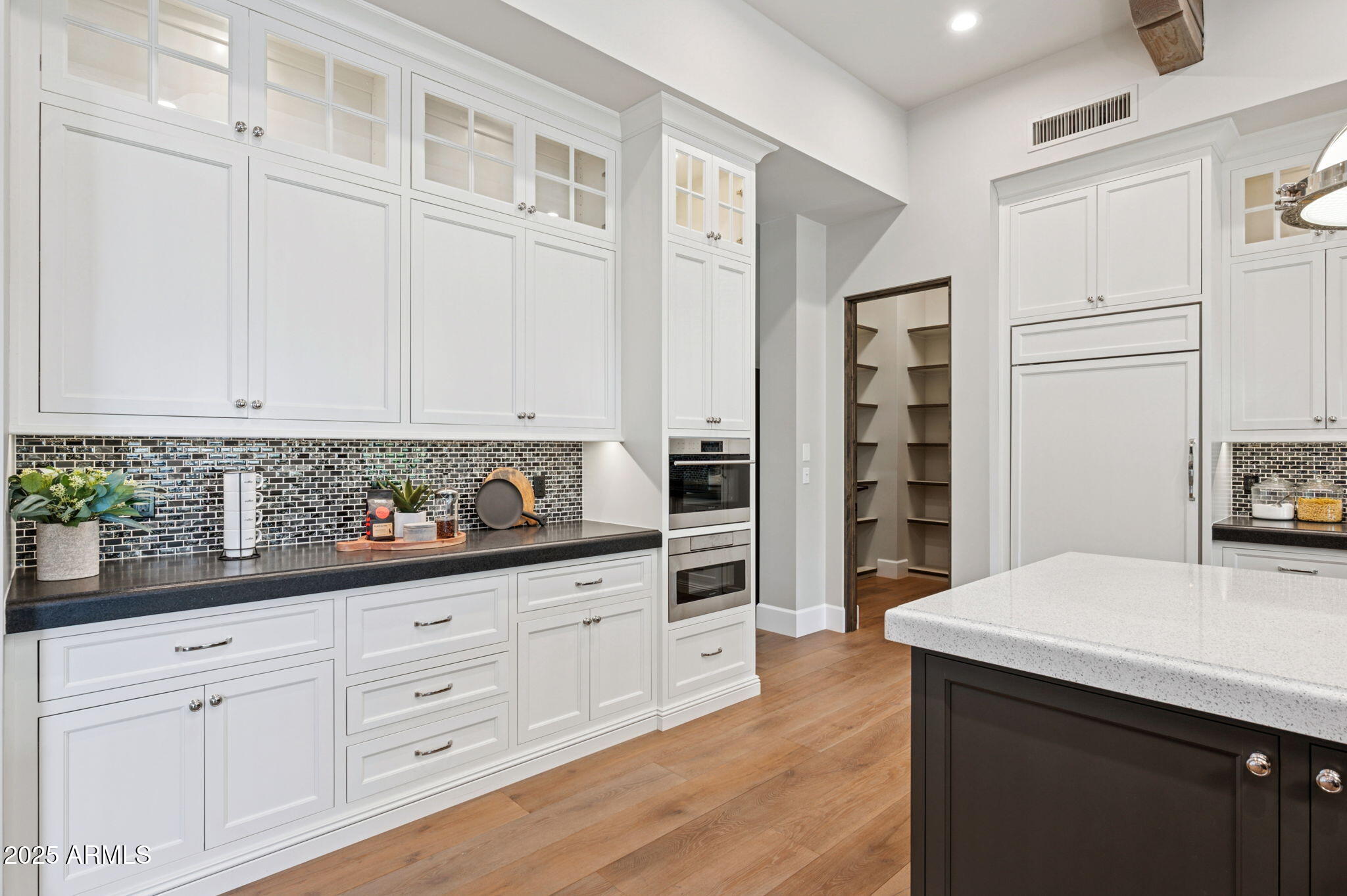 SIERRA HILLS - Residential