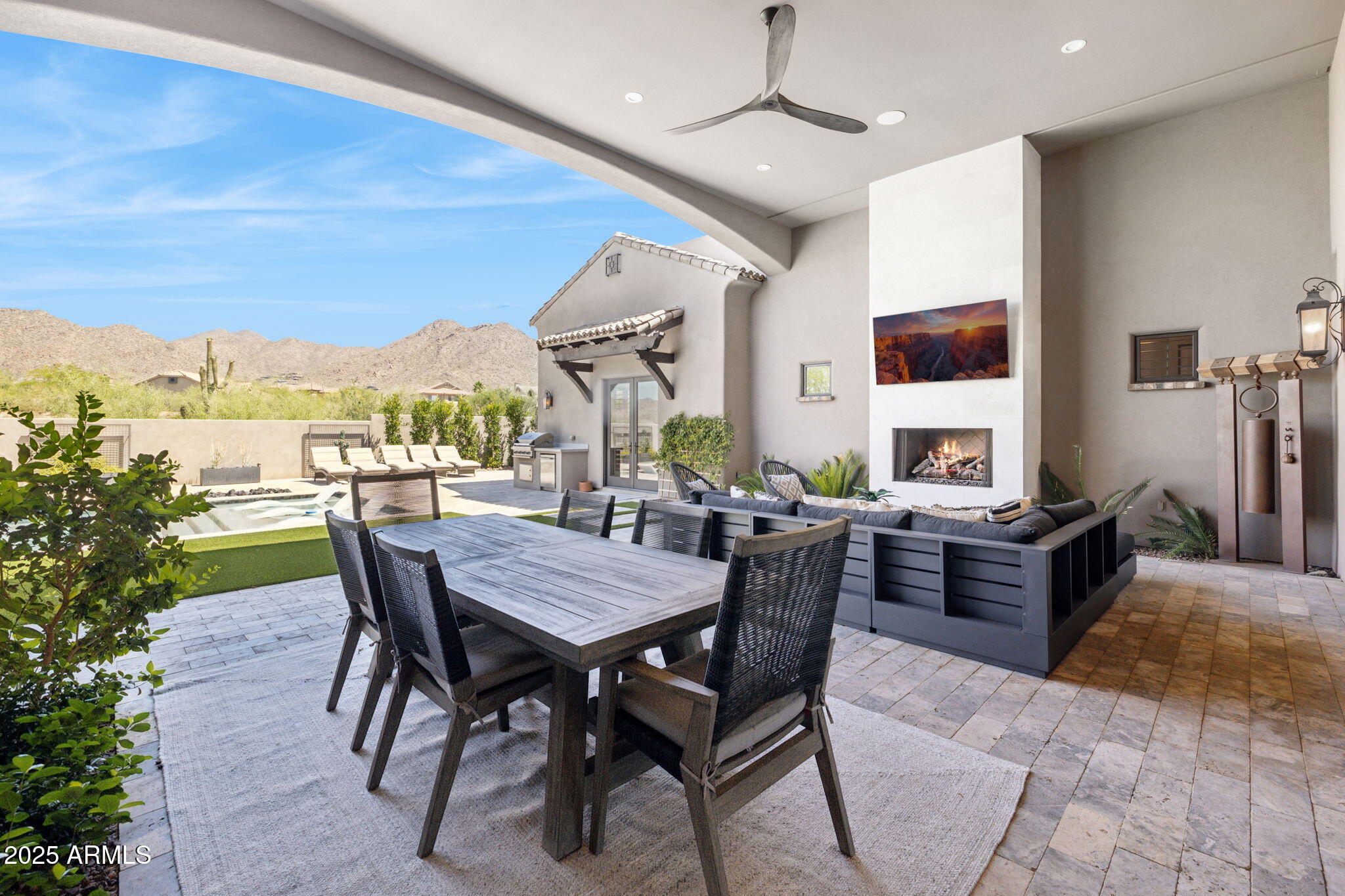 SIERRA HILLS - Residential