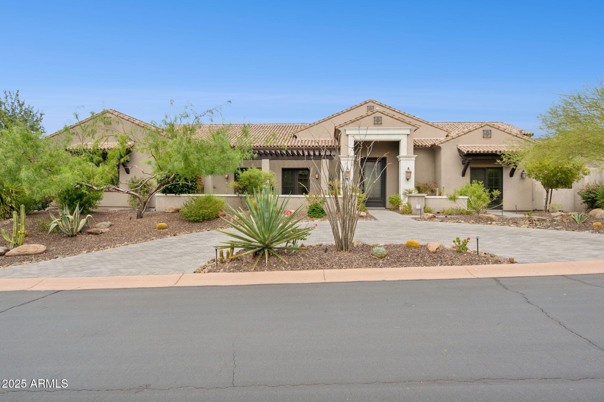 SIERRA HILLS - Residential