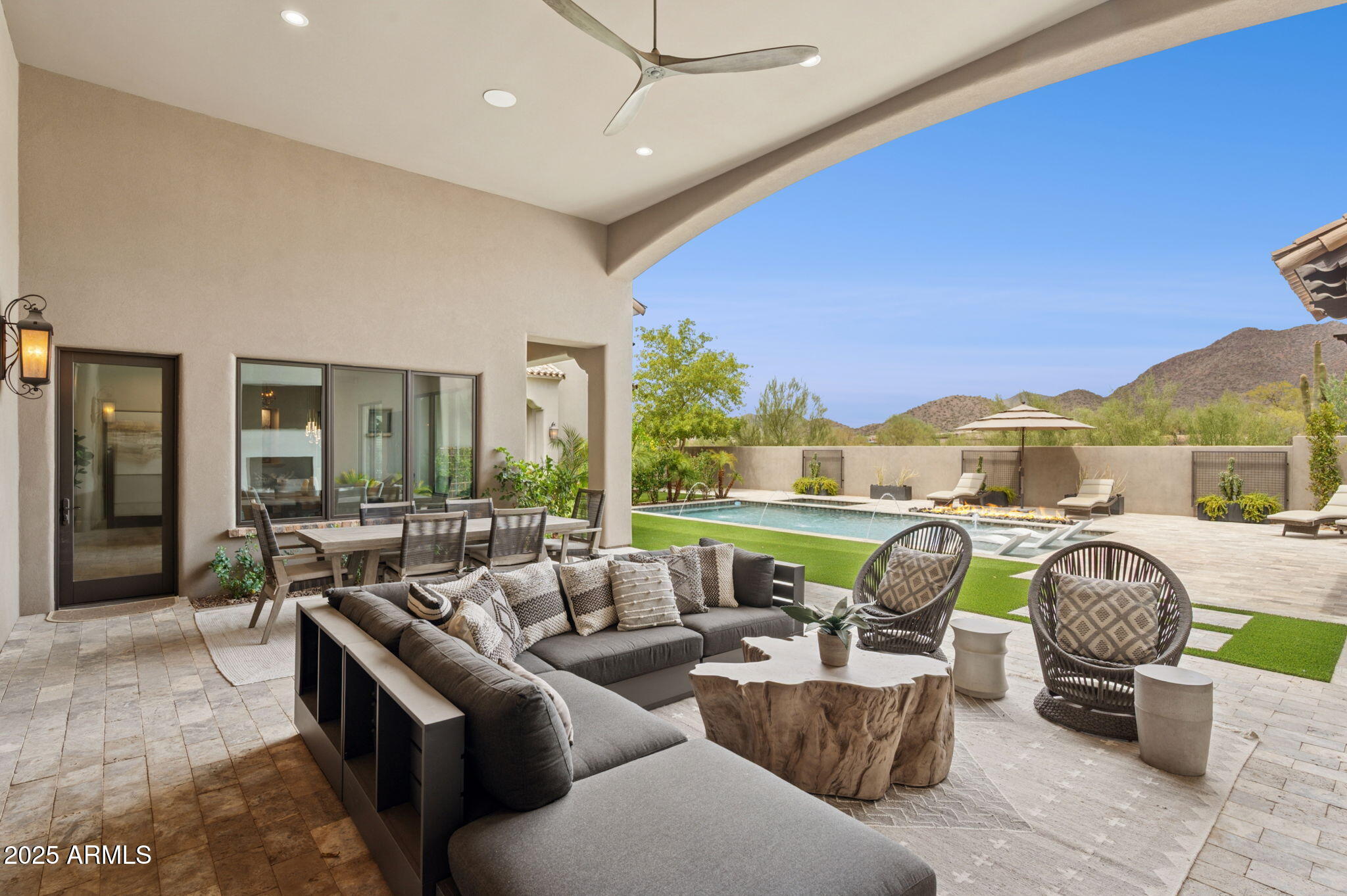 SIERRA HILLS - Residential