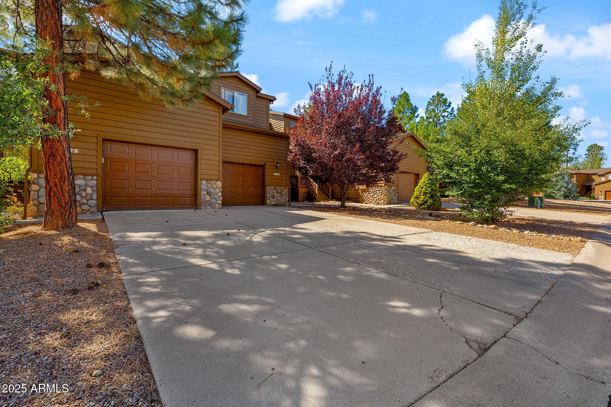 STARLIGHT RIDGE ESTATES TOWNHOUSES UNIT 1 - Residential