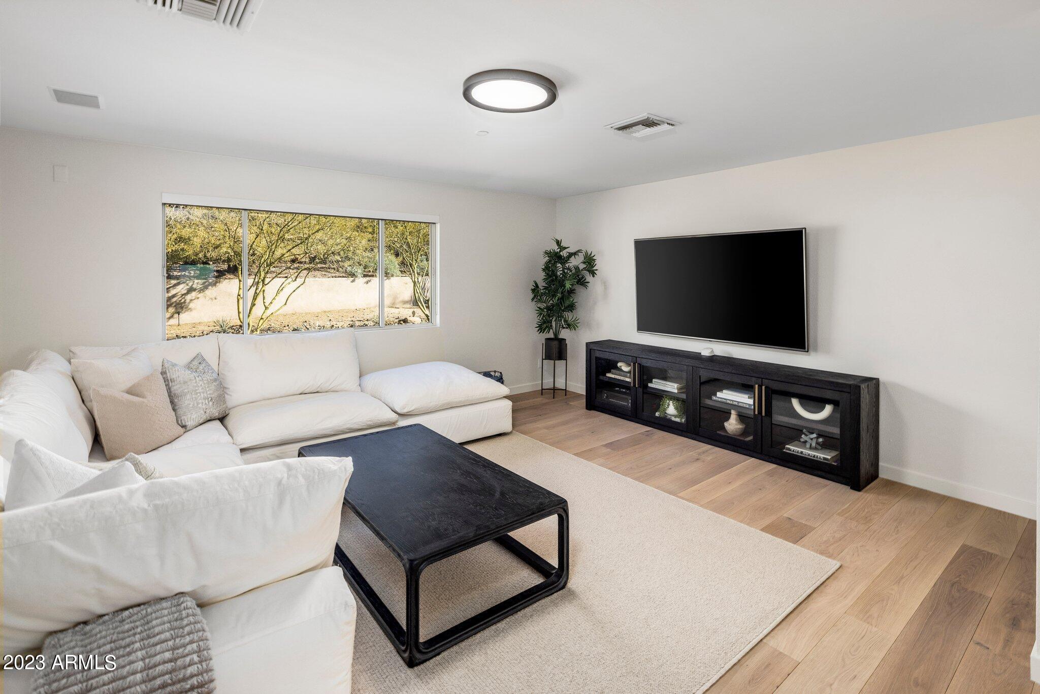 CAMELBACK FOOTHILLS - Residential